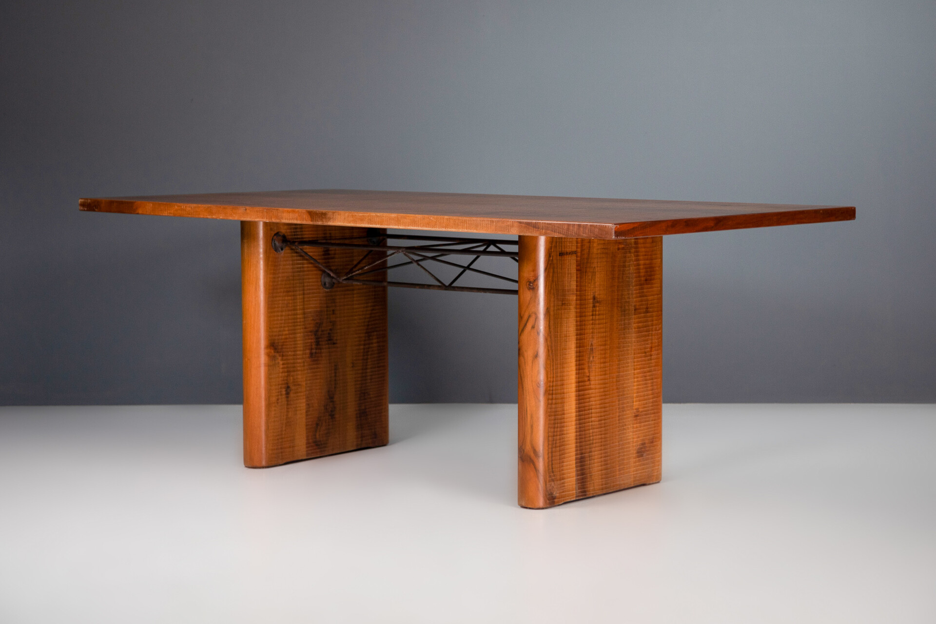 Mid century modern Walnut Dining Room Table / Desk by Giuseppe Rivadossi for Officina Rivadossi, 1970s Late-20th century