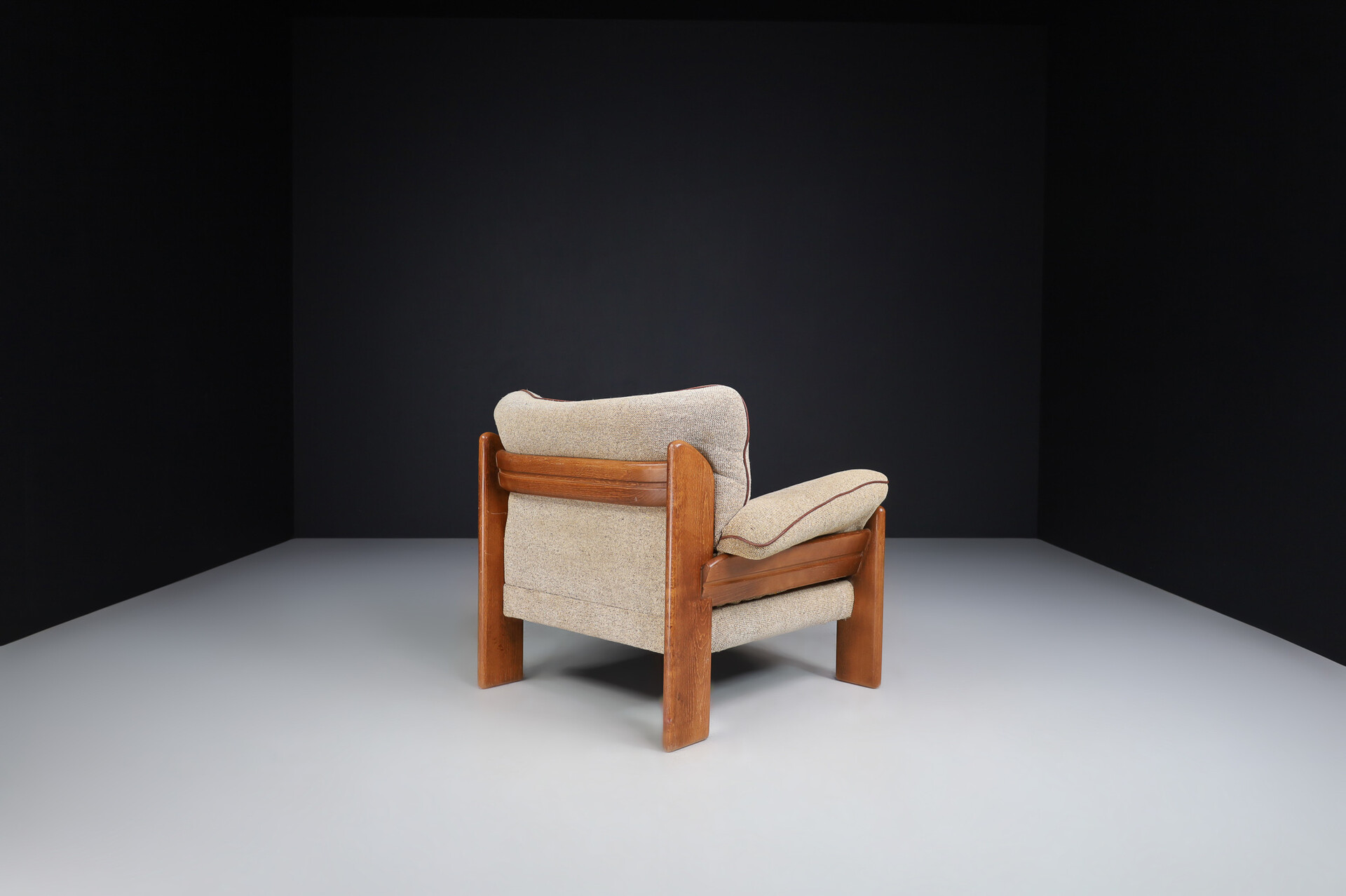 Mid century modern Walnut Lounge Chairs by Sapporo for Mobil Girgi, made in 1970s Italy. Late-20th century