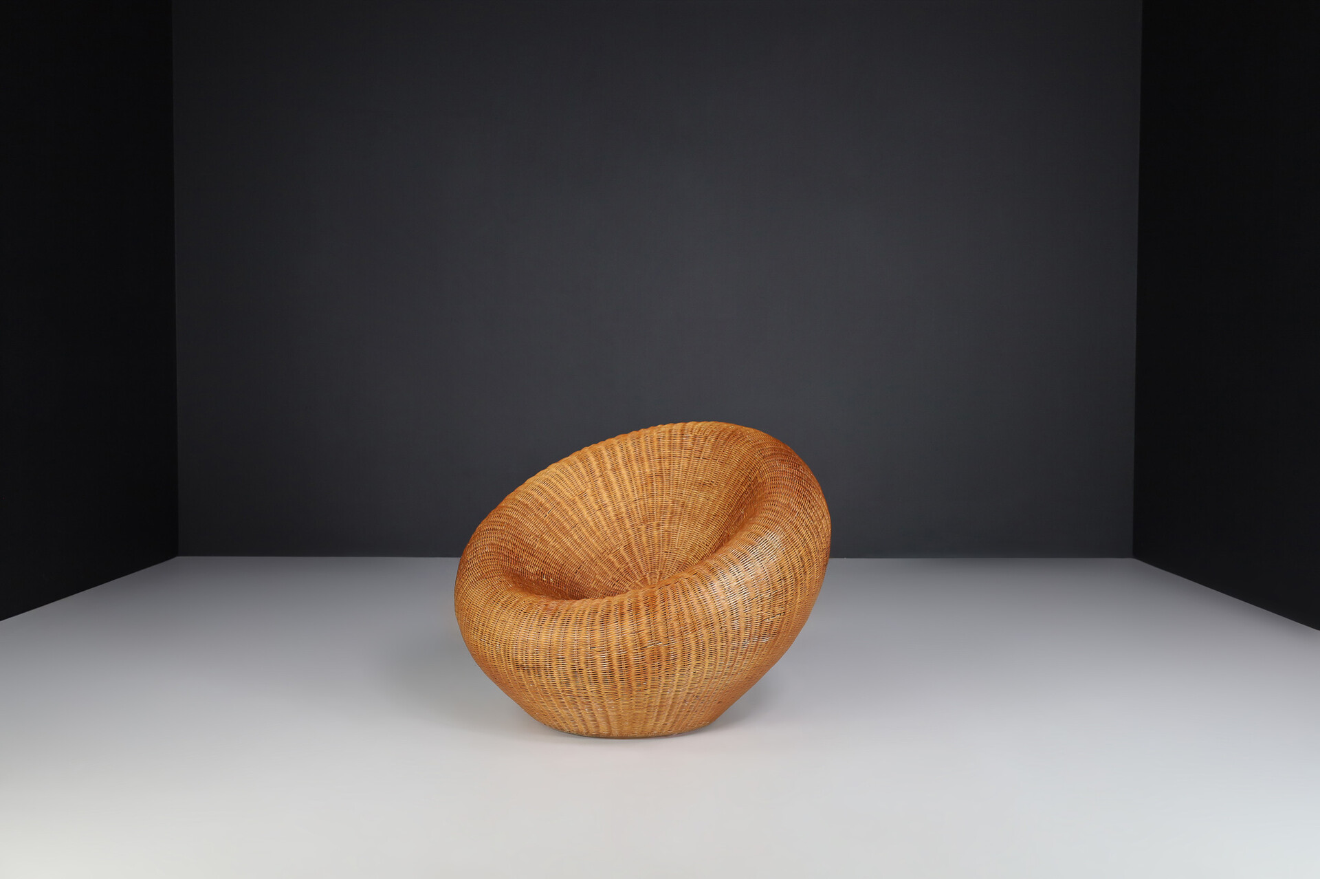 Mid century modern Wicker and Easy-Lounge-Patio Chair Designed In Spain 1960s Mid-20th century