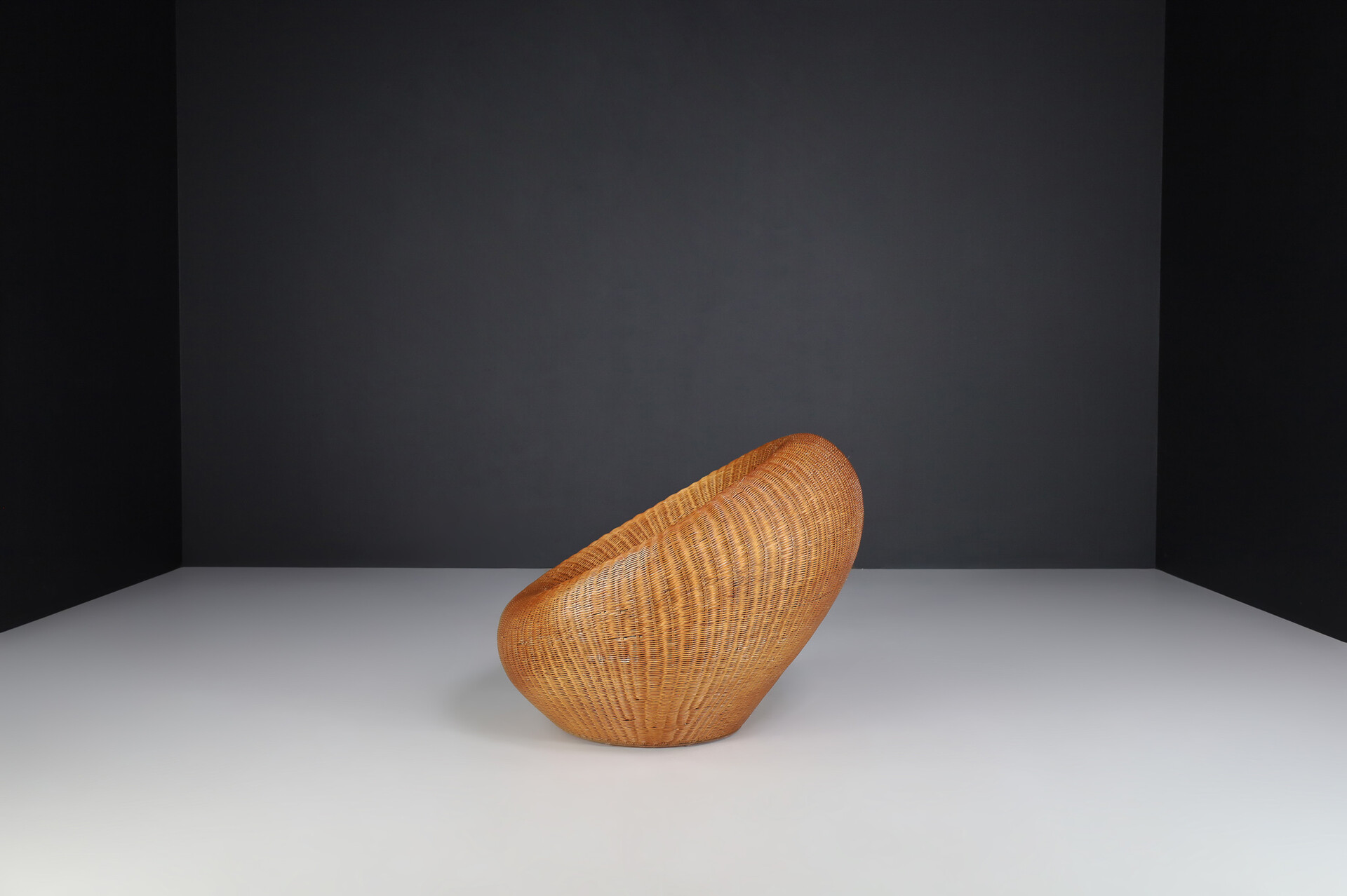 Mid century modern Wicker and Easy-Lounge-Patio Chair Designed In Spain 1960s Mid-20th century