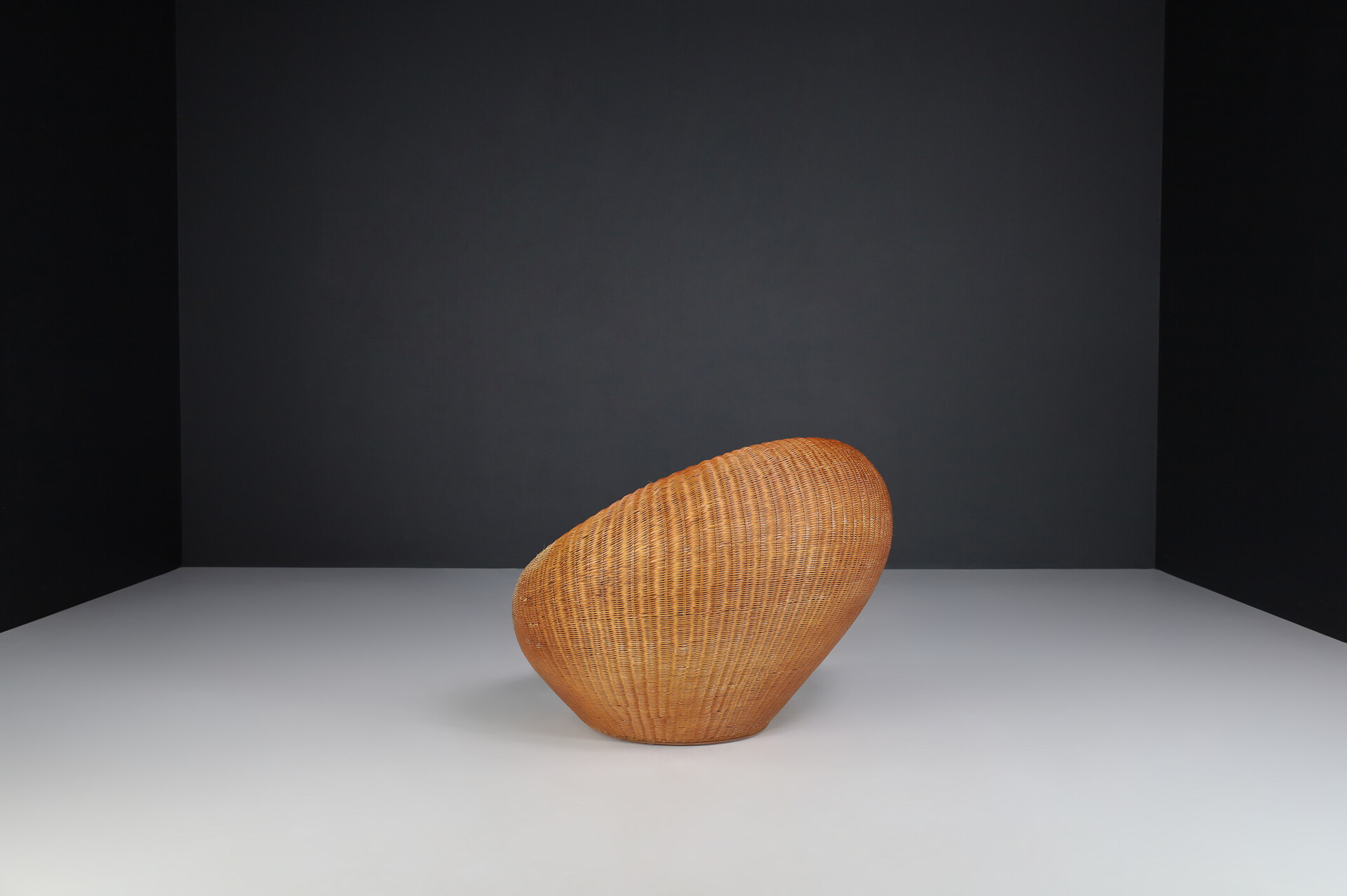 Mid century modern Wicker and Easy-Lounge-Patio Chair Designed In Spain 1960s Mid-20th century