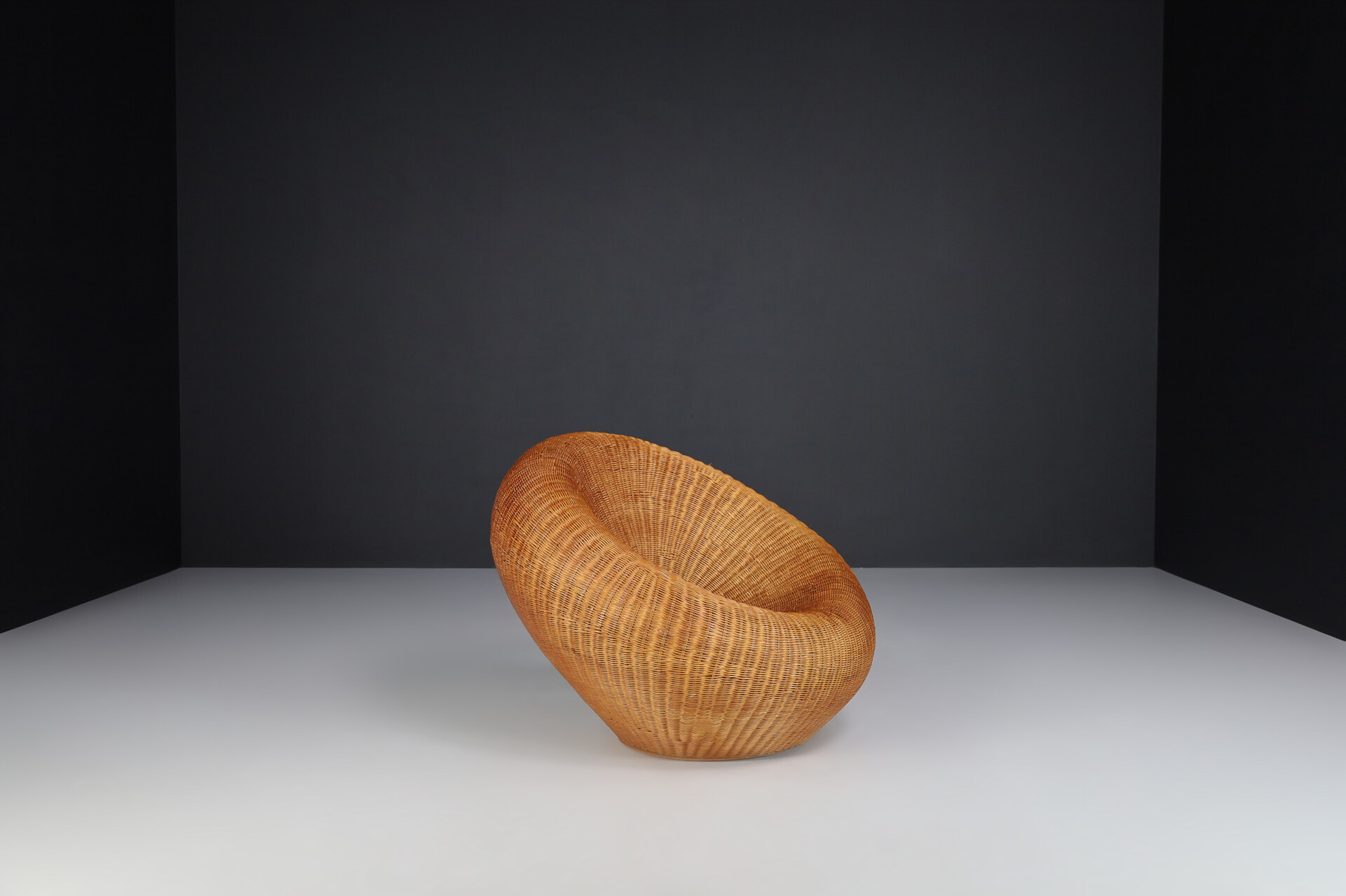 Mid century modern Wicker and Easy-Lounge-Patio Chair Designed In Spain 1960s Mid-20th century