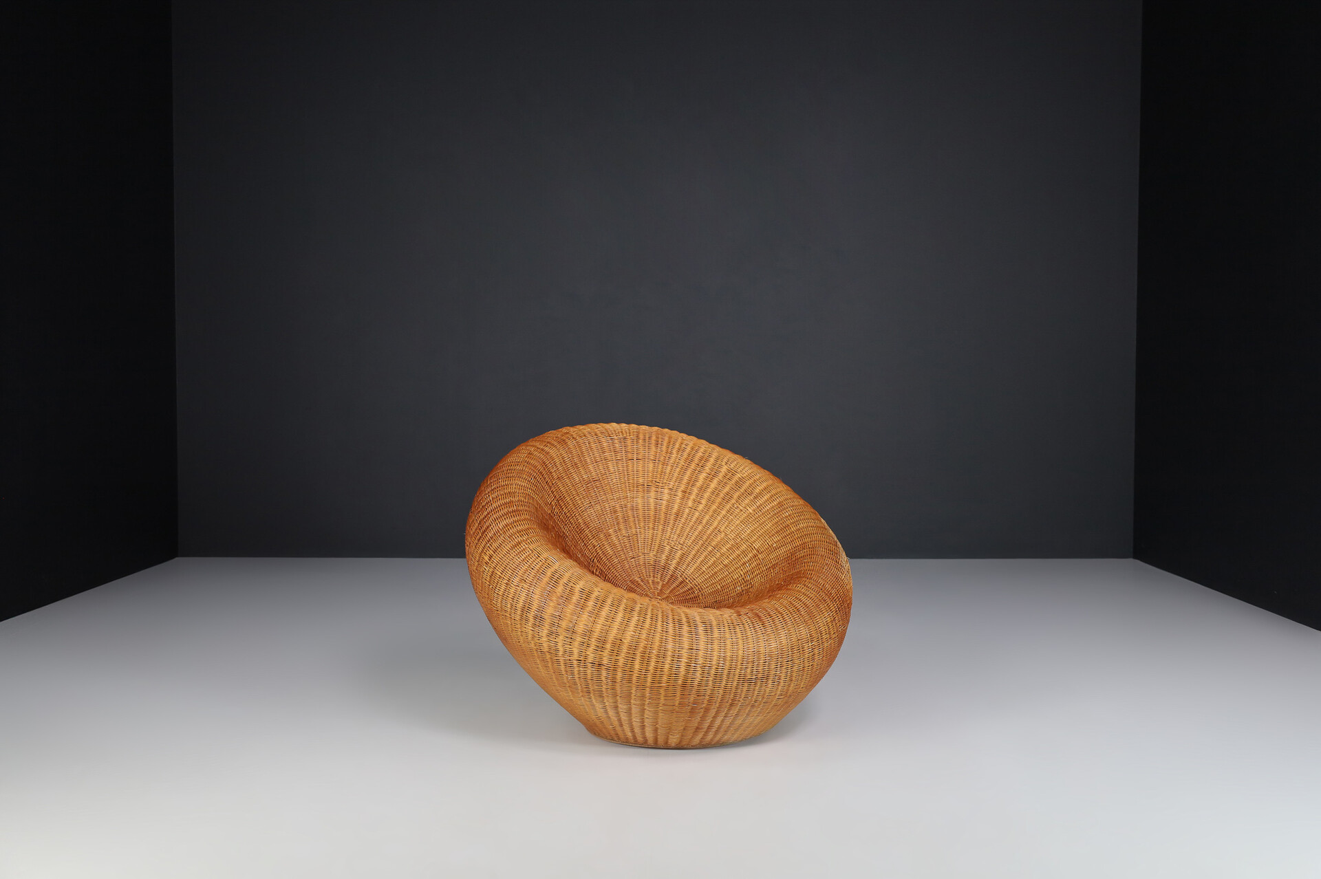 Mid century modern Wicker and Easy-Lounge-Patio Chair Designed In Spain 1960s Mid-20th century