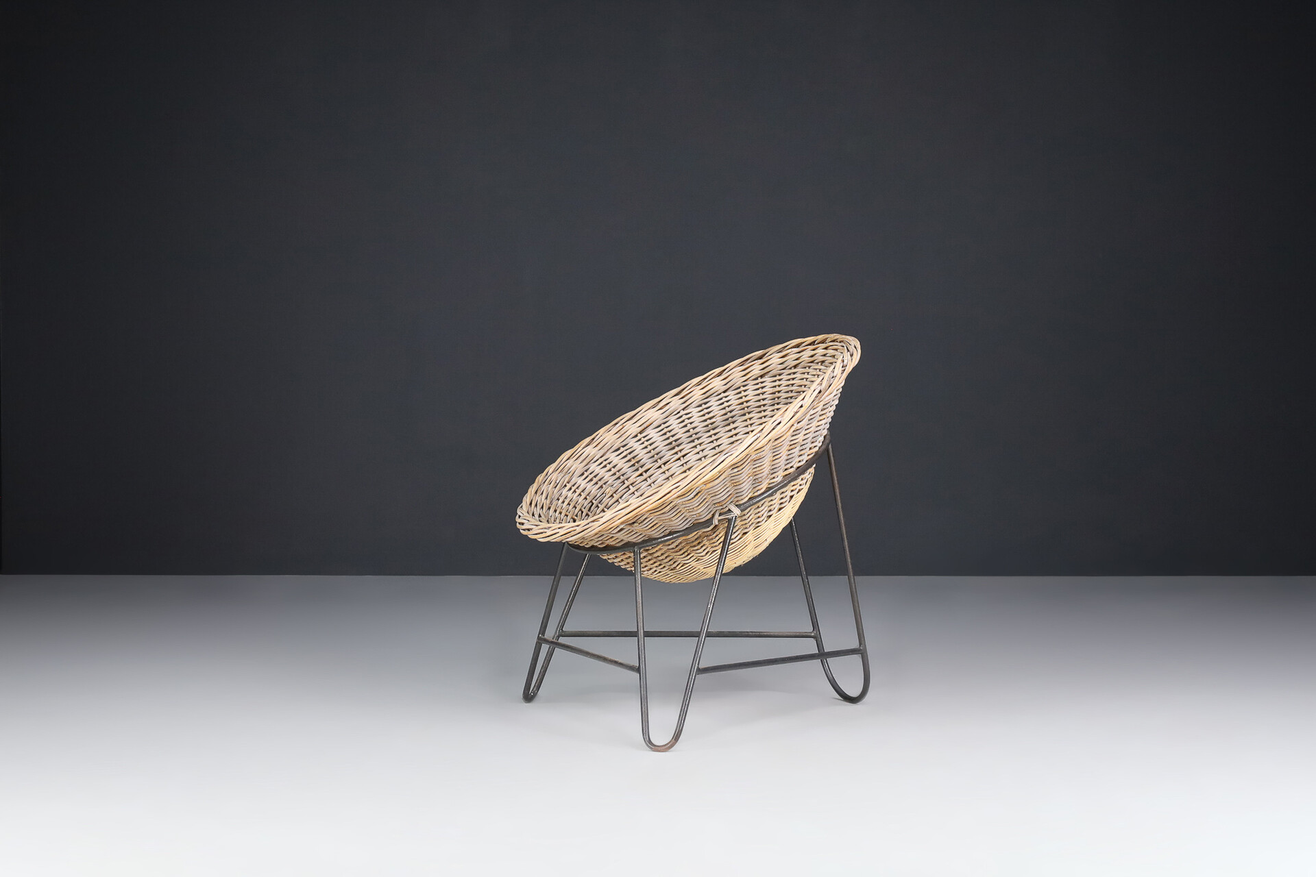 Mid century modern Wicker Easy-Lounge-Patio Chairs Designed In Europe, 1960s Mid-20th century