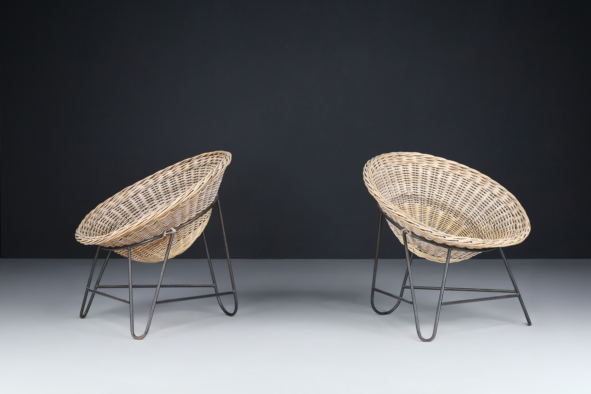 Mid century modern Wicker Easy-Lounge-Patio Chairs Designed In Europe, 1960s Mid-20th century