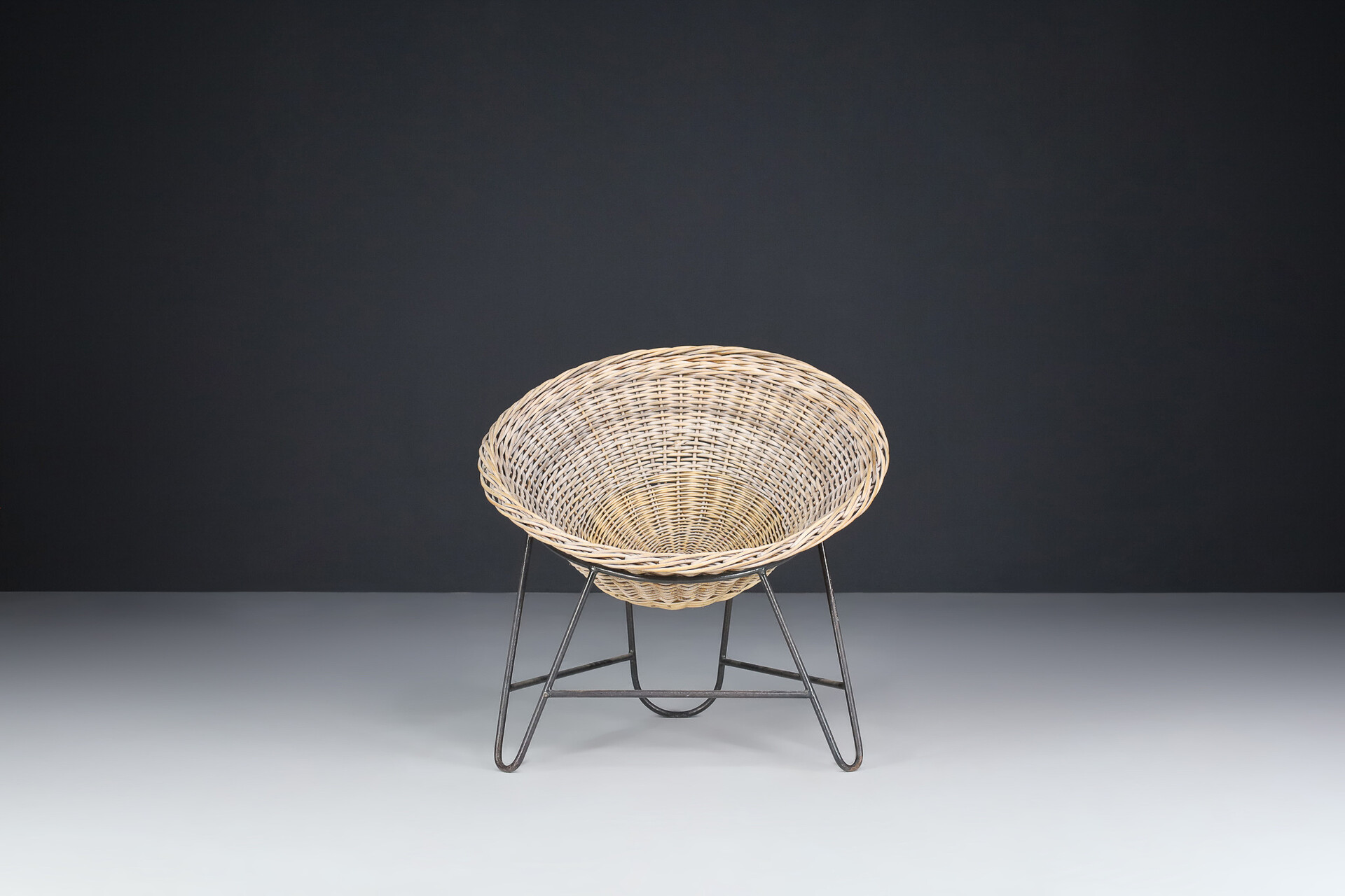 Mid century modern Wicker Easy-Lounge-Patio Chairs Designed In Europe, 1960s Mid-20th century