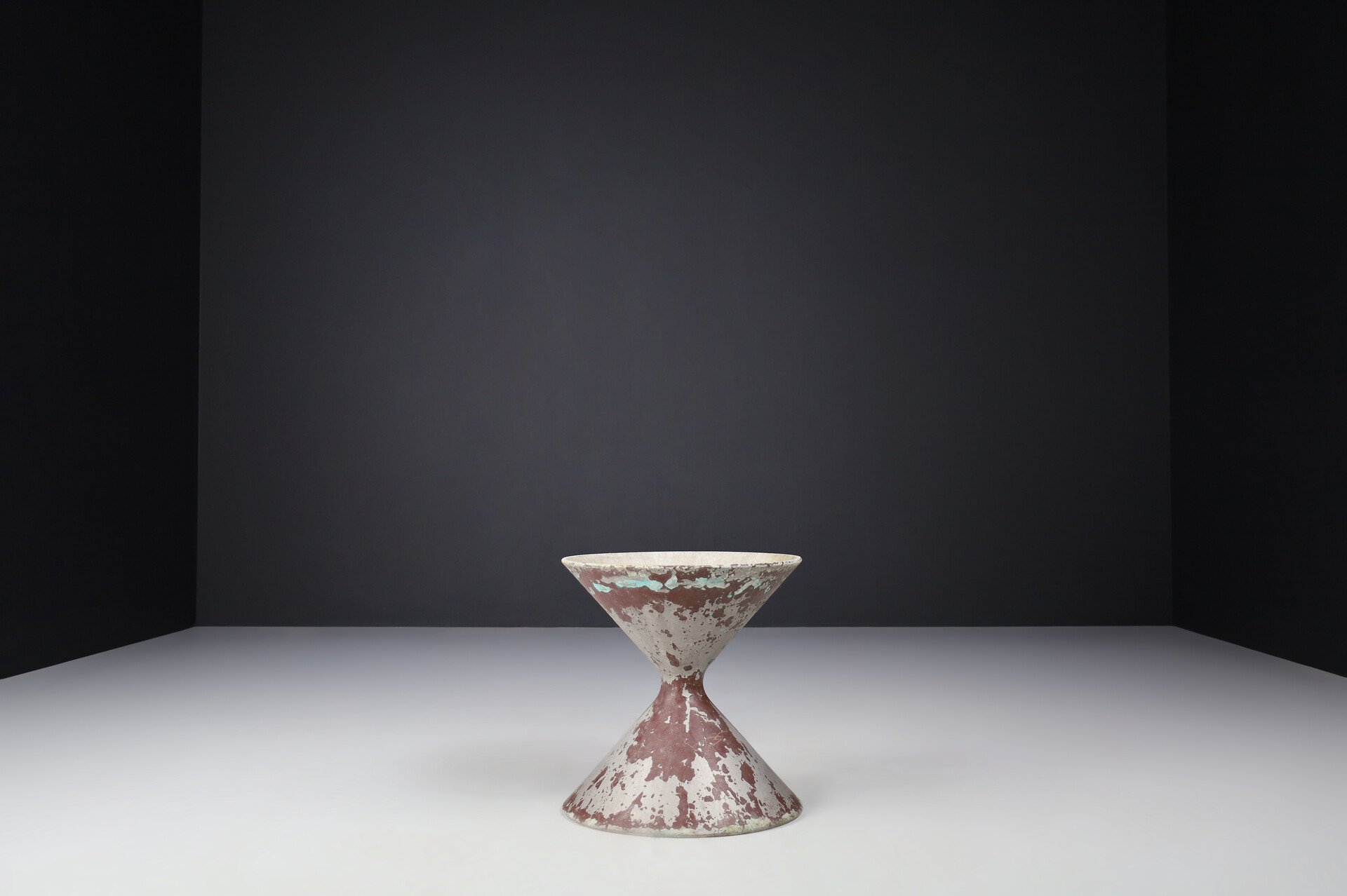 Mid century modern Willy Guhl Concrete Diablo Planter, Switzerland 1960s Mid-20th century