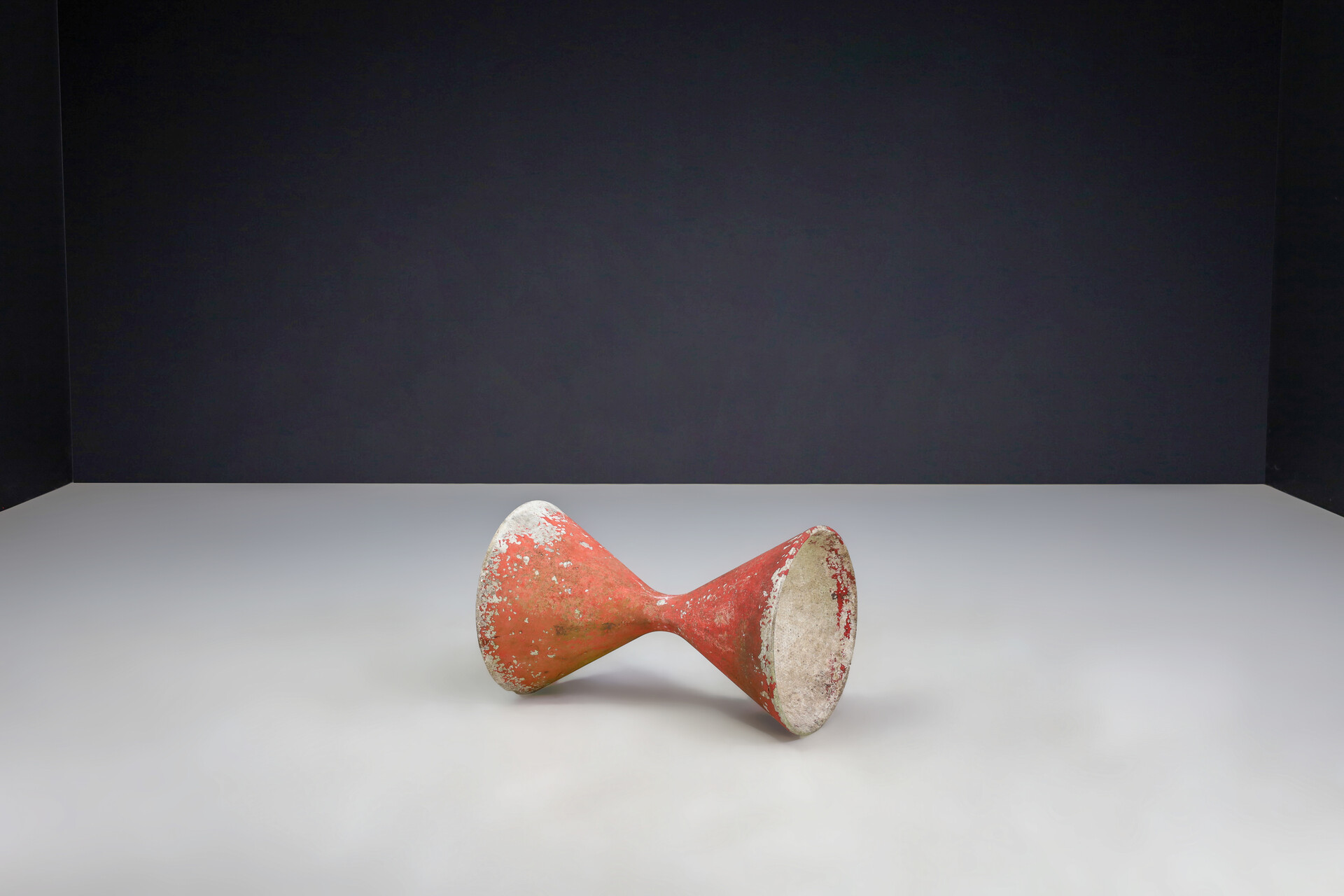 Mid century modern Willy Guhl Concrete Diablo Planter, Switzerland 1960s Mid-20th century