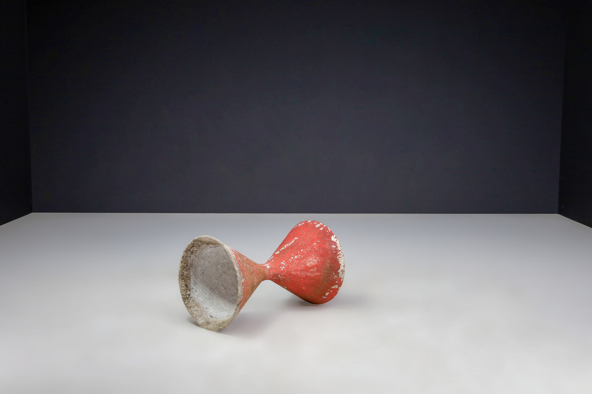 Mid century modern Willy Guhl Concrete Diablo Planter, Switzerland 1960s Mid-20th century