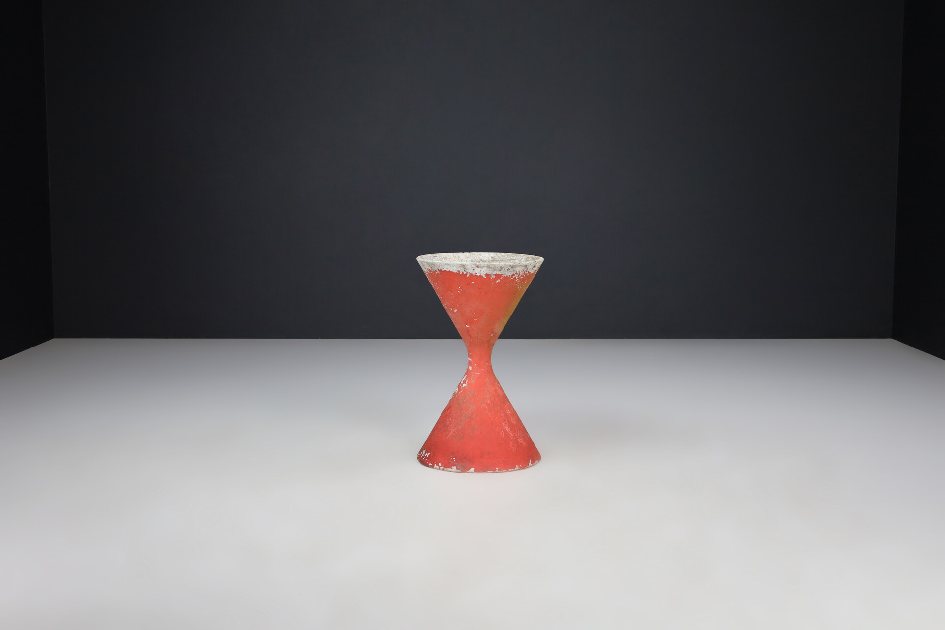 Mid century modern Willy Guhl Concrete Diablo Planter, Switzerland 1960s Mid-20th century