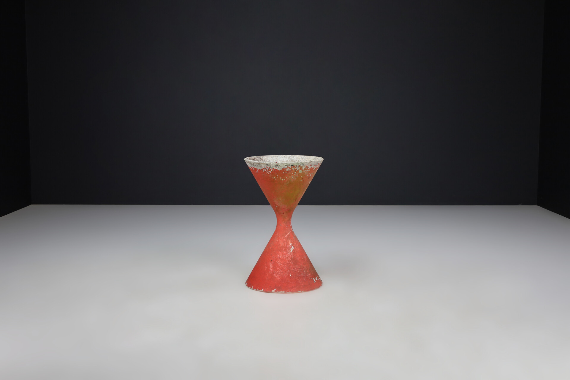 Mid century modern Willy Guhl Concrete Diablo Planter, Switzerland 1960s Mid-20th century