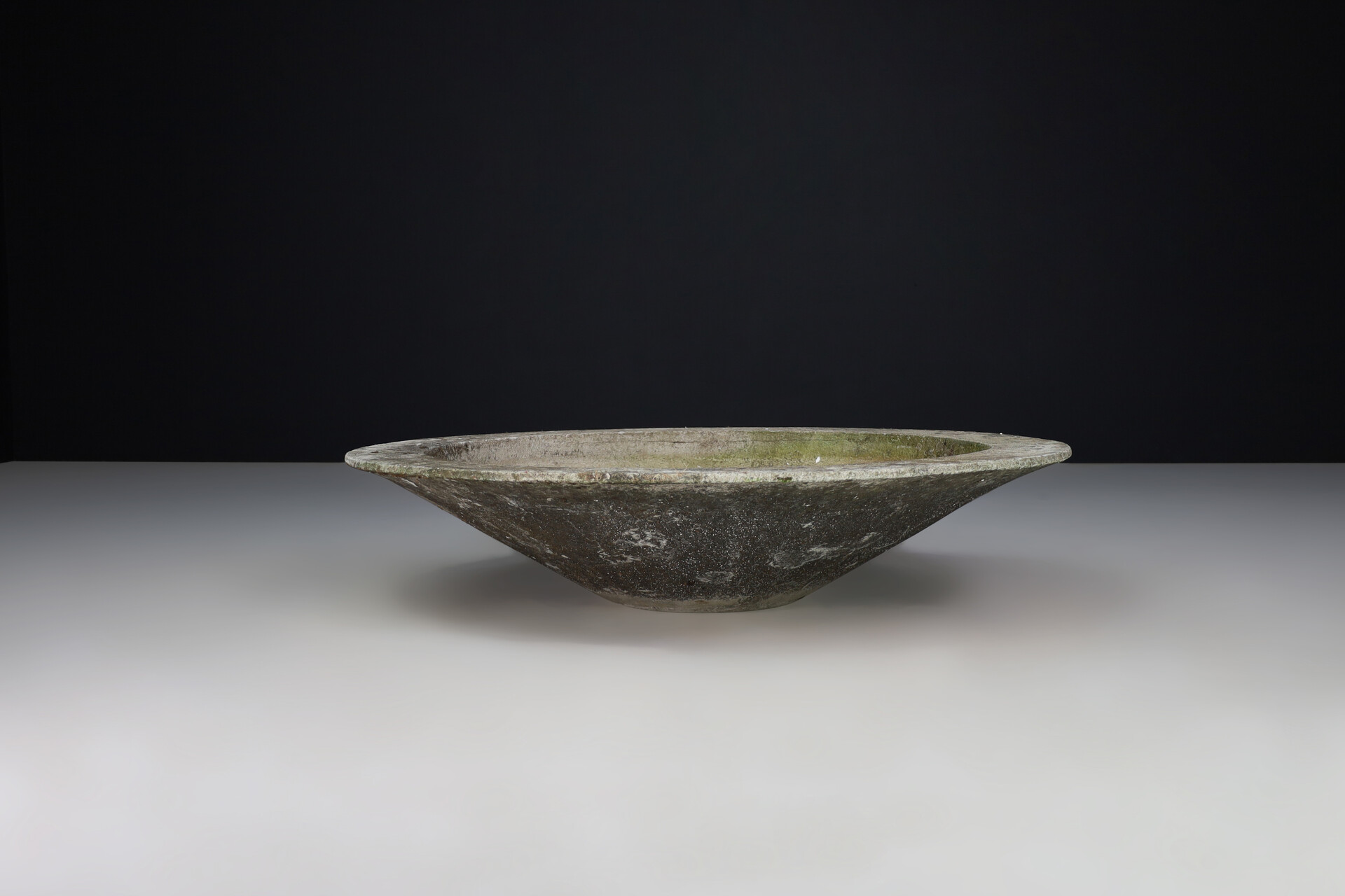 Mid century modern Willy Guhl Concrete round Planter, Switzerland 1960s Mid-20th century