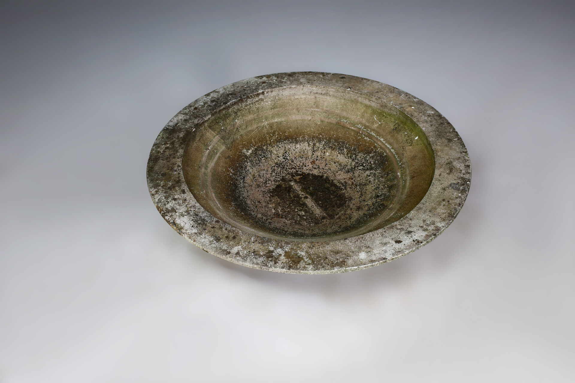 Mid century modern Willy Guhl Concrete round Planter, Switzerland 1960s Mid-20th century