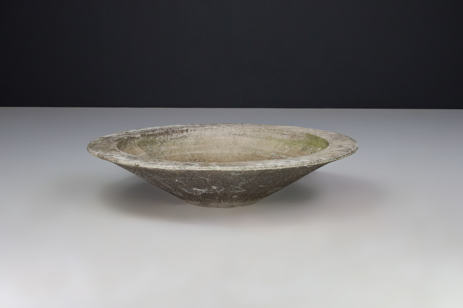 Mid century modern Willy Guhl Concrete round Planter, Switzerland 1960s Mid-20th century