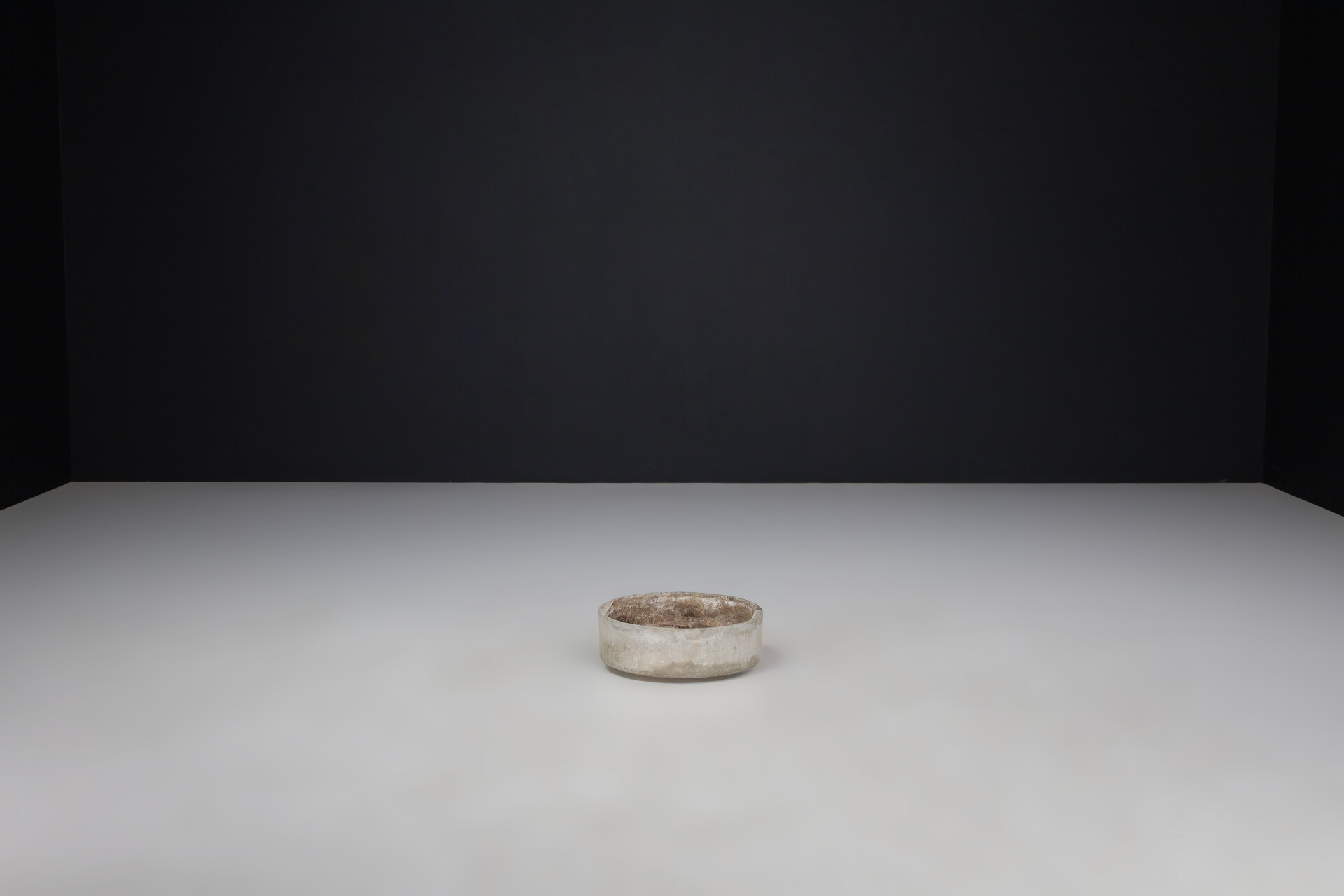 Mid century modern Willy Guhl Concrete UroundPlanter, Switzerland 1960s Mid-20th century