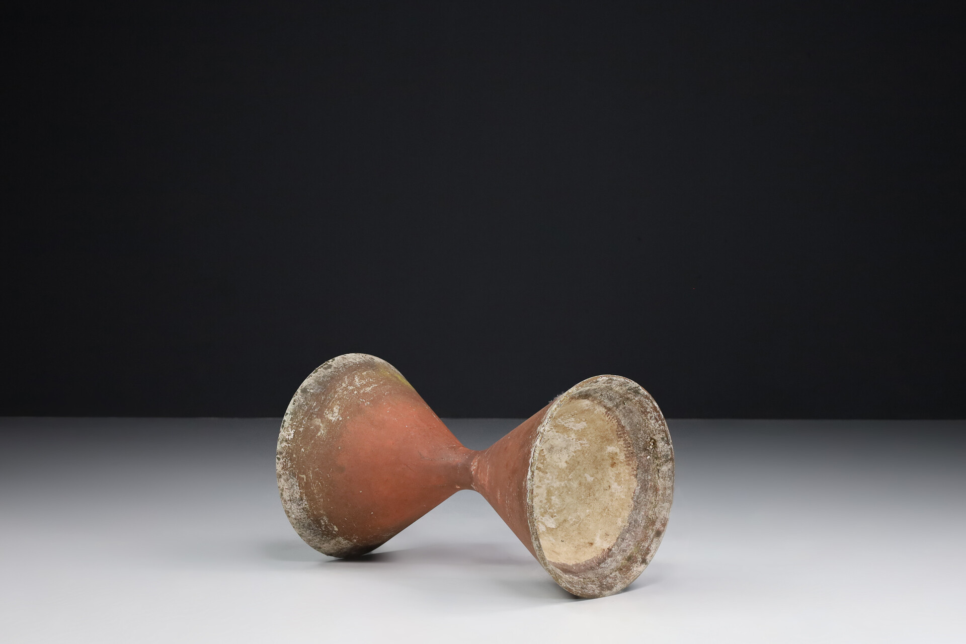 Mid century modern Willy Guhl Diablo Planter in concrete, Switzerland 1960s Mid-20th century