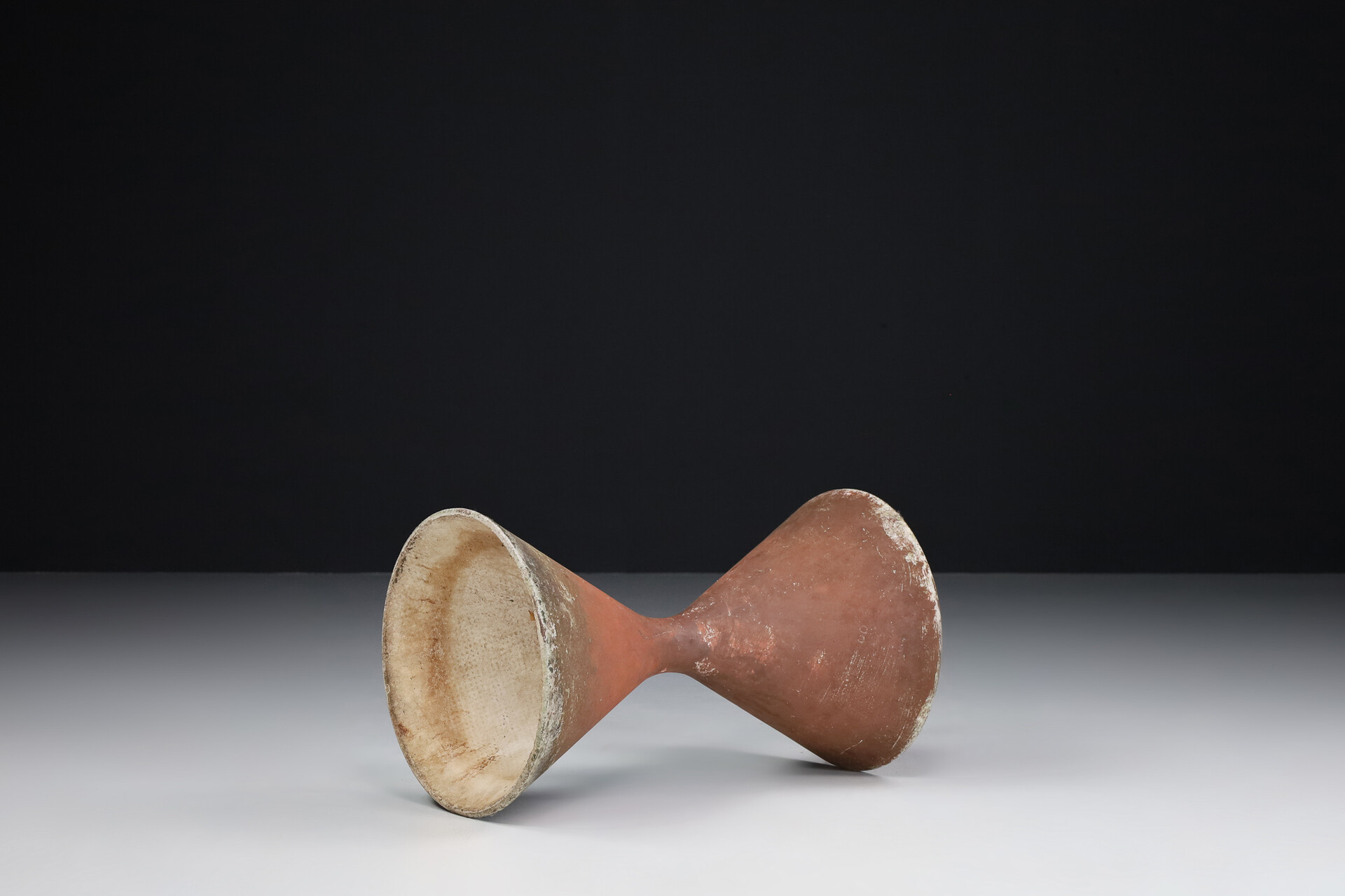 Mid century modern Willy Guhl Diablo Planter in concrete, Switzerland 1960s Mid-20th century