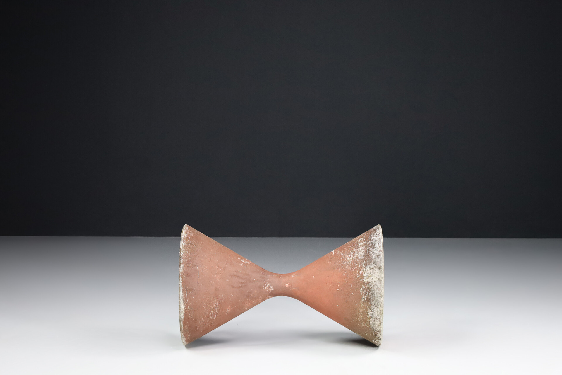 Mid century modern Willy Guhl Diablo Planter in concrete, Switzerland 1960s Mid-20th century