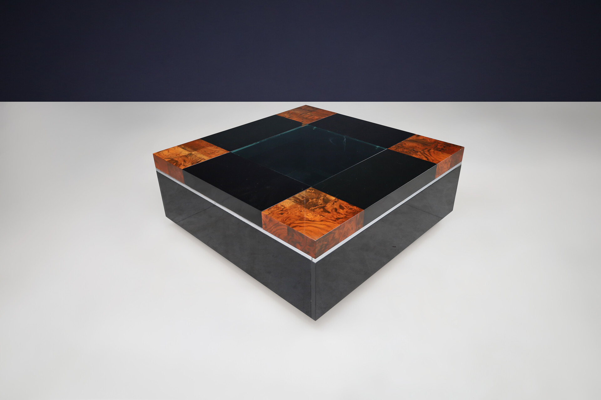 Mid century modern Willy Rizzo Lacquered and Glass Coffee Table Bar, for Sabot, circa 1970 Late-20th century