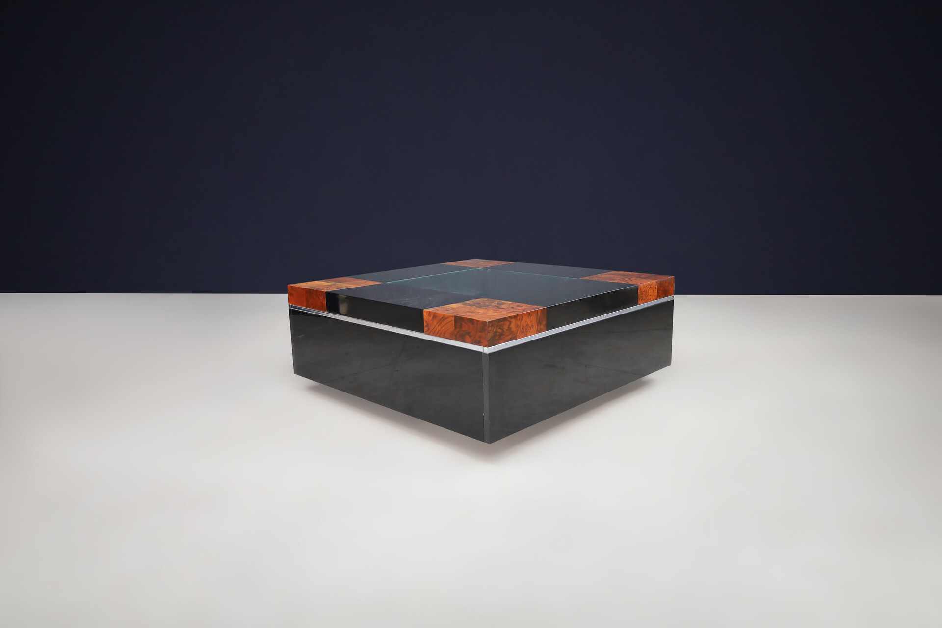 Mid century modern Willy Rizzo Lacquered and Glass Coffee Table Bar, for Sabot, circa 1970 Late-20th century