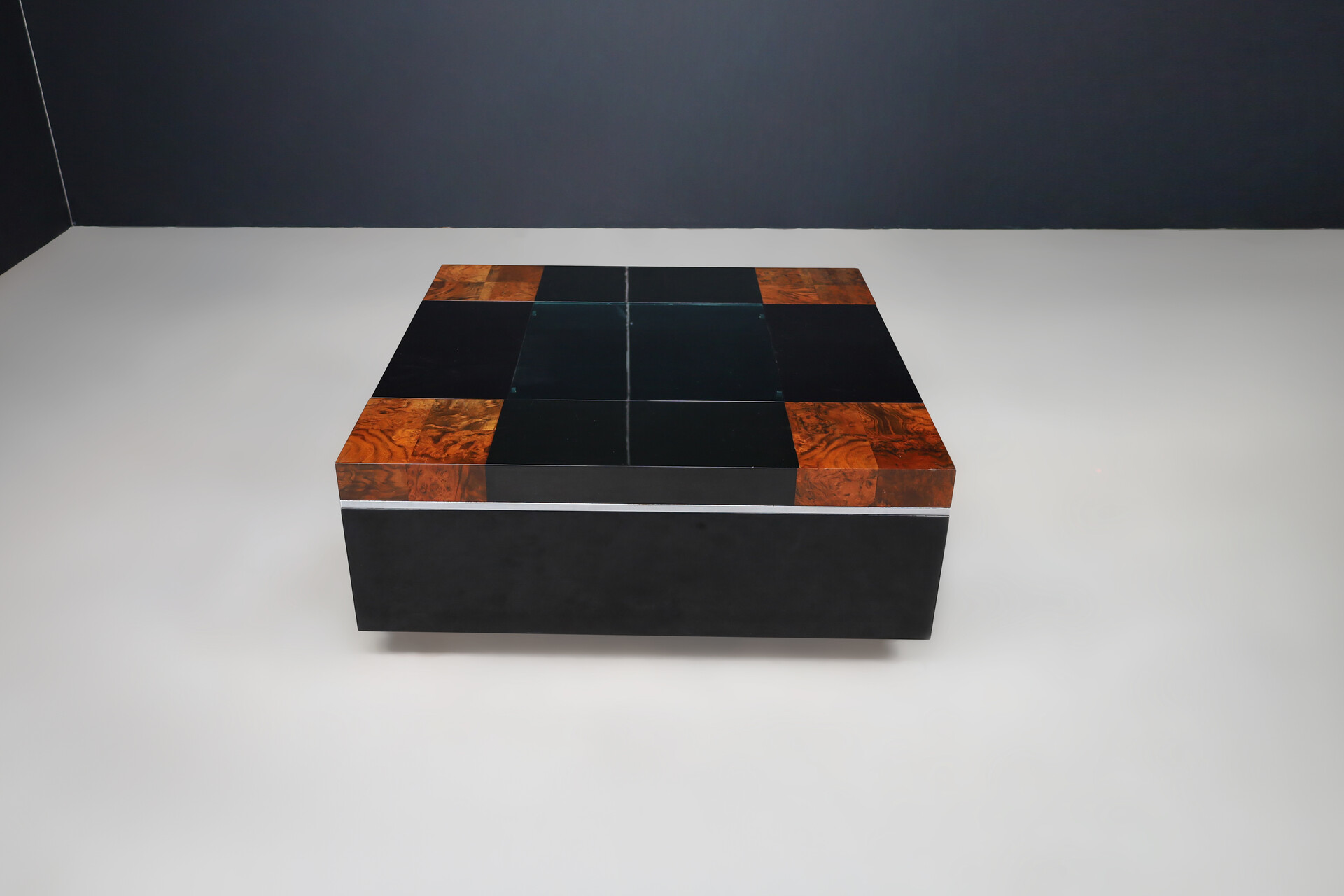 Mid century modern Willy Rizzo Lacquered and Glass Coffee Table Bar, for Sabot, circa 1970 Late-20th century