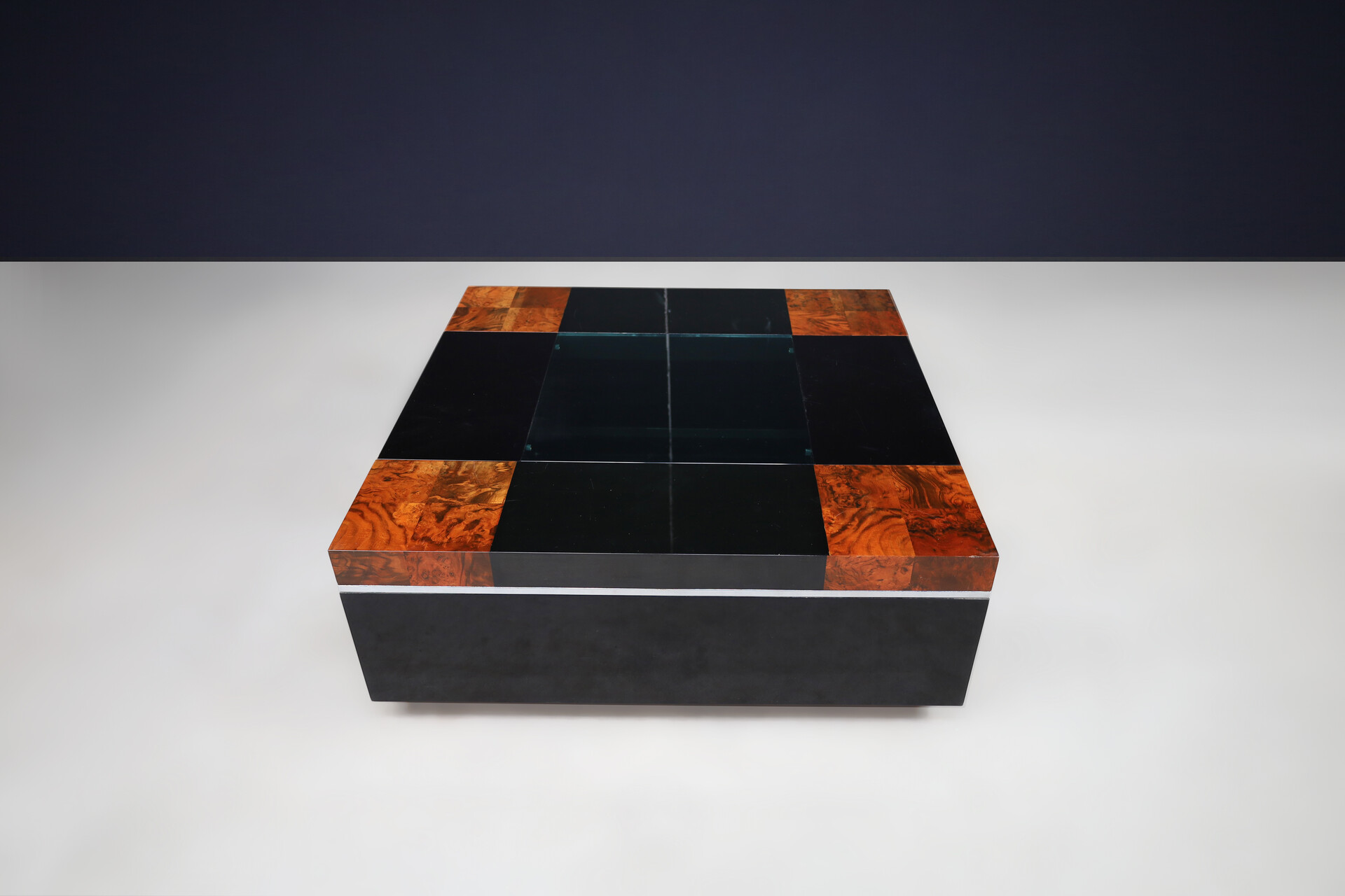 Mid century modern Willy Rizzo Lacquered and Glass Coffee Table Bar, for Sabot, circa 1970 Late-20th century