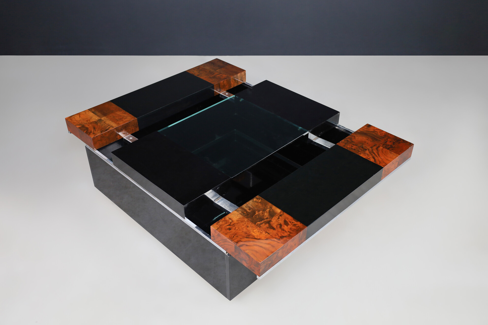Mid century modern Willy Rizzo Lacquered and Glass Coffee Table Bar, for Sabot, circa 1970 Late-20th century