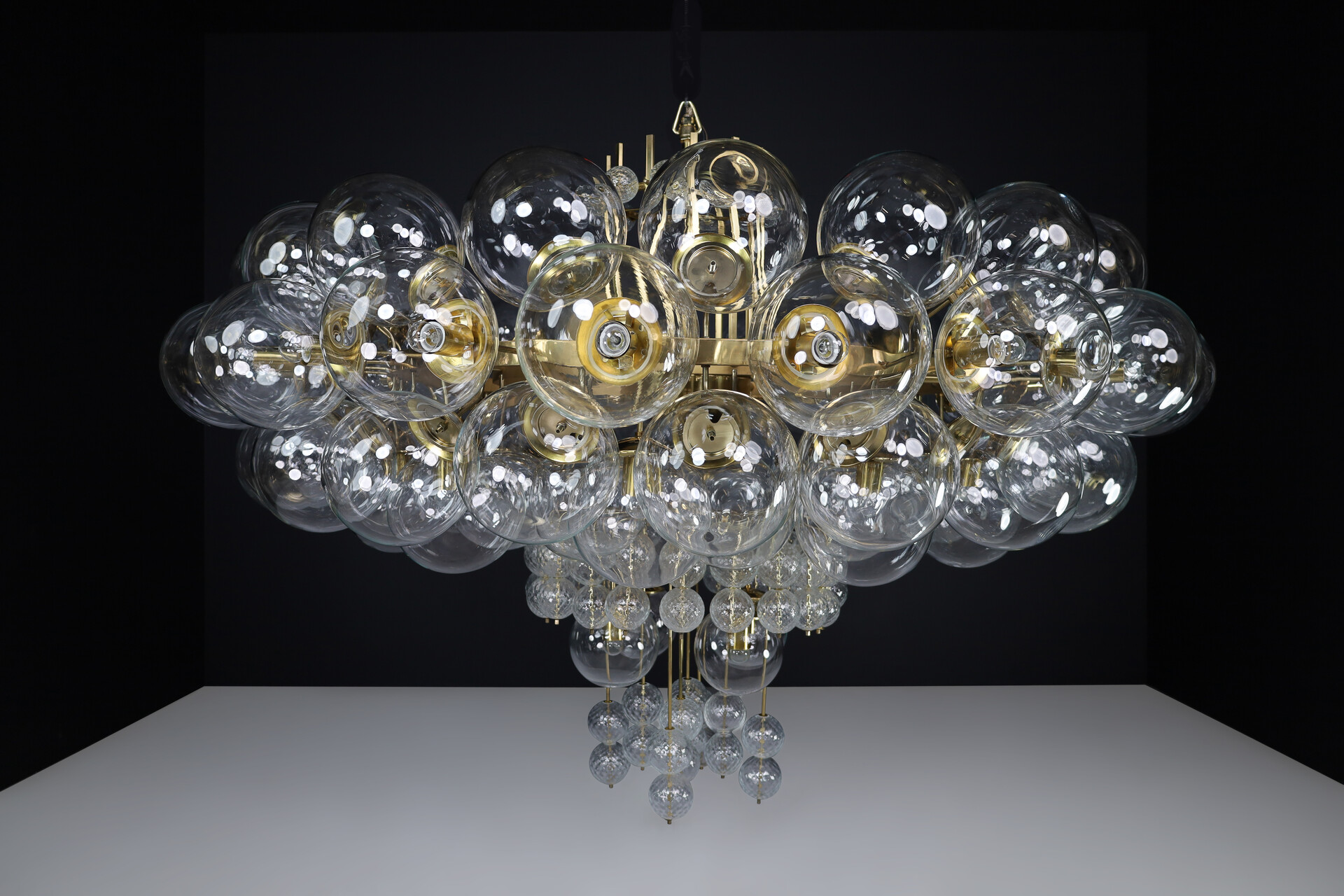 Mid century modern XXL hotel chandelier with brass fixture and hand-blowed glass globes by Preciosa, Czechia 1960s Mid-20th century
