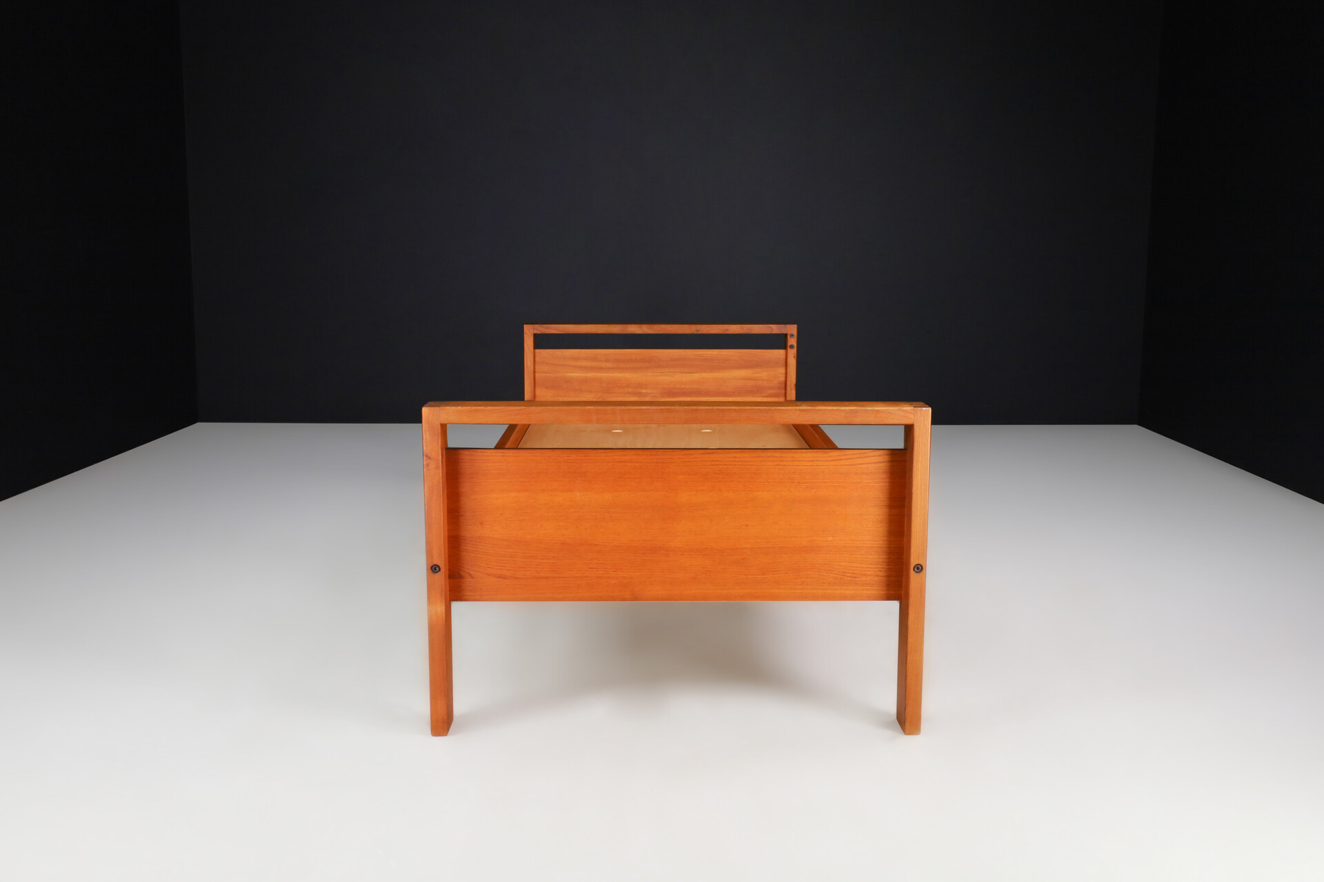 Mid-Century Pierre Chapo LO6A Bed, Daybed in solid Elm Wood, France 1960s Mid-20th century