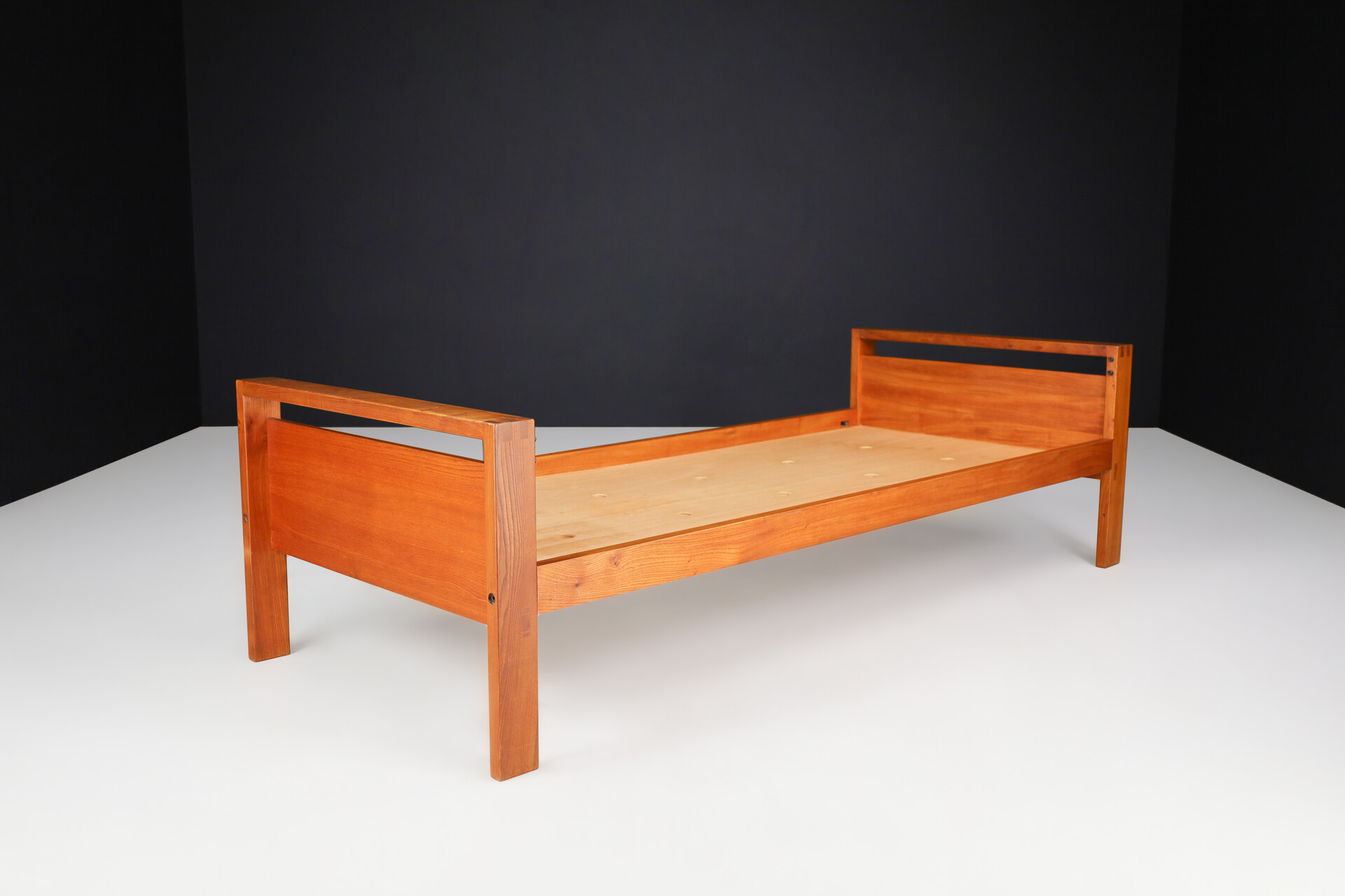 Mid-Century Pierre Chapo LO6A Bed, Daybed in solid Elm Wood, France 1960s Mid-20th century