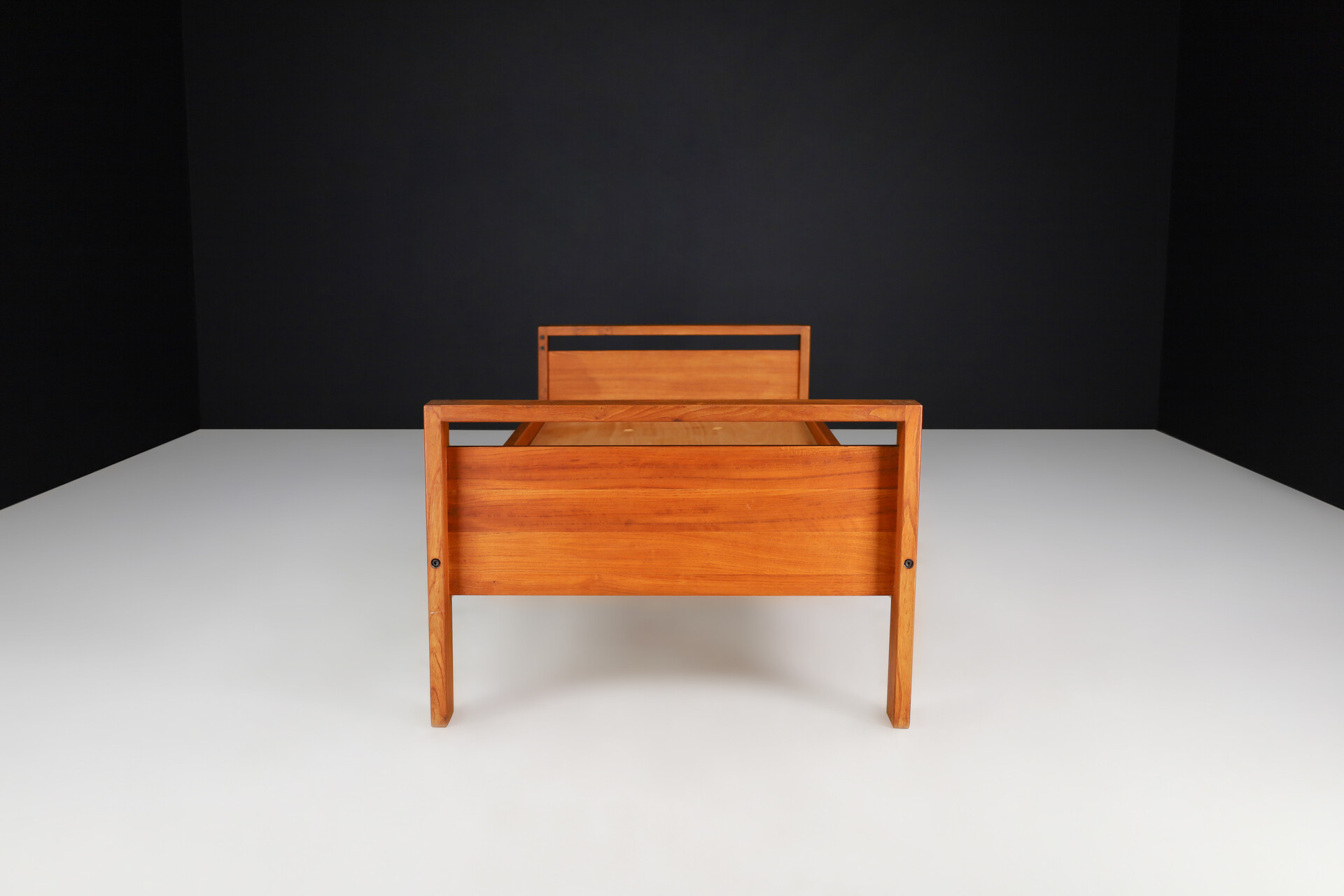 Mid-Century Pierre Chapo LO6A Bed, Daybed in solid Elm Wood, France 1960s Mid-20th century