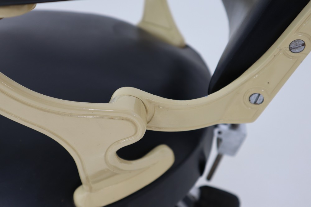 Midcentury Full, Functional Barber, Dentist Chair from the 1930s, France