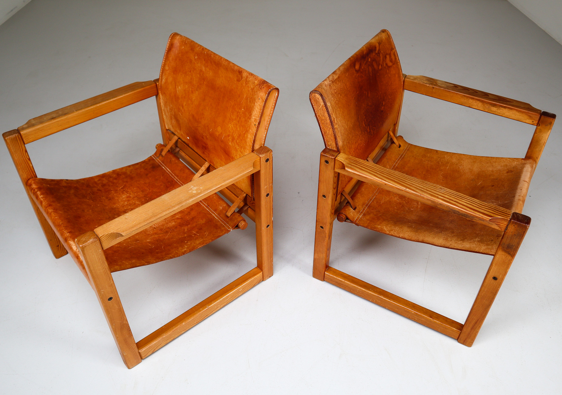 Midcentury Safari Lounge Chairs in Patinated Cognac Saddle Leather, 1970s Mid-20th century