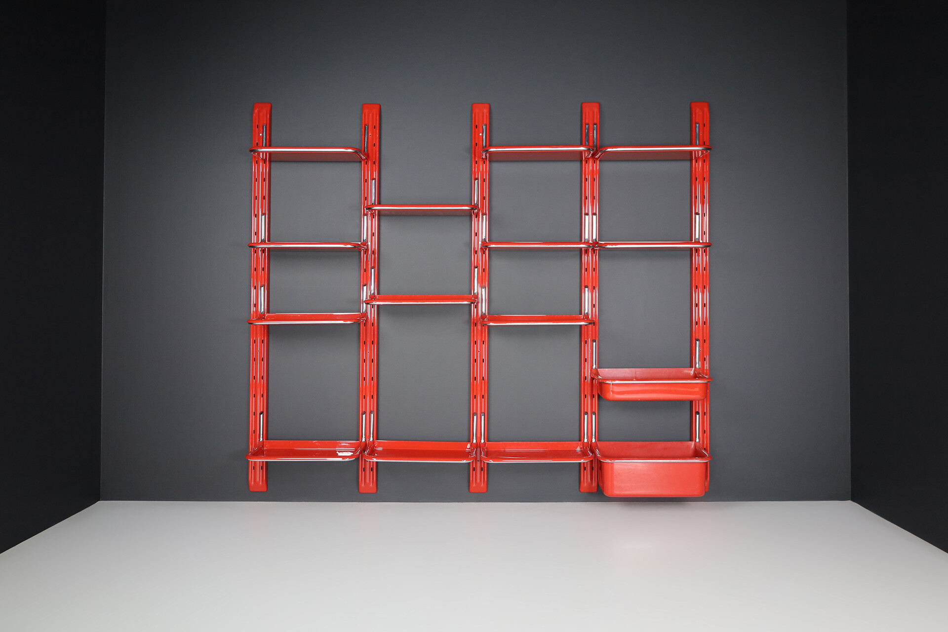 Modern Alberto Rosselli for Saporiti, large wall-unit ‘Speedy’, red plastic and chromed metal, Italy 1970s Late-20th century