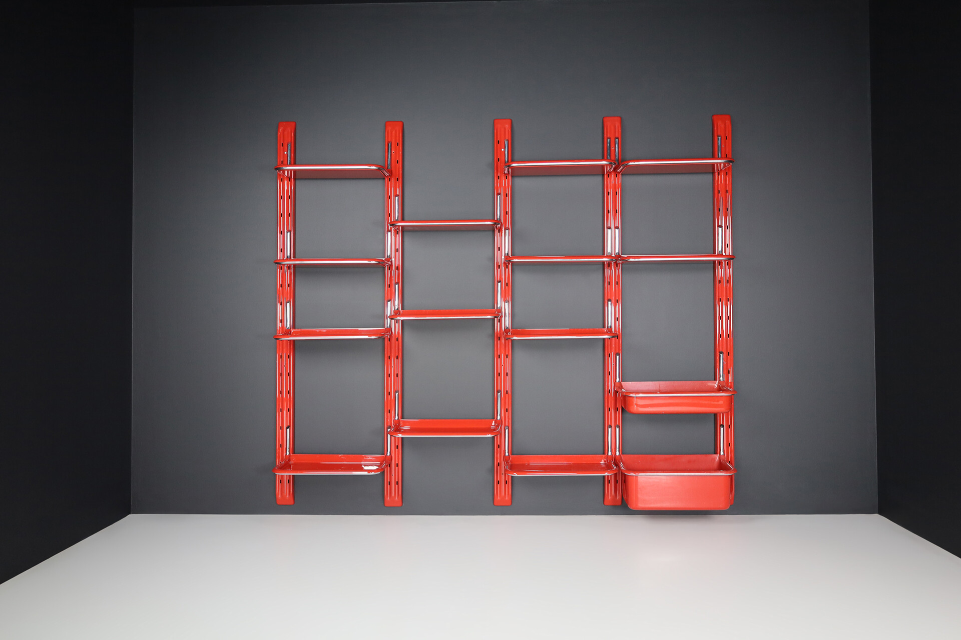 Modern Alberto Rosselli for Saporiti, large wall-unit ‘Speedy’, red plastic and chromed metal, Italy 1970s Late-20th century