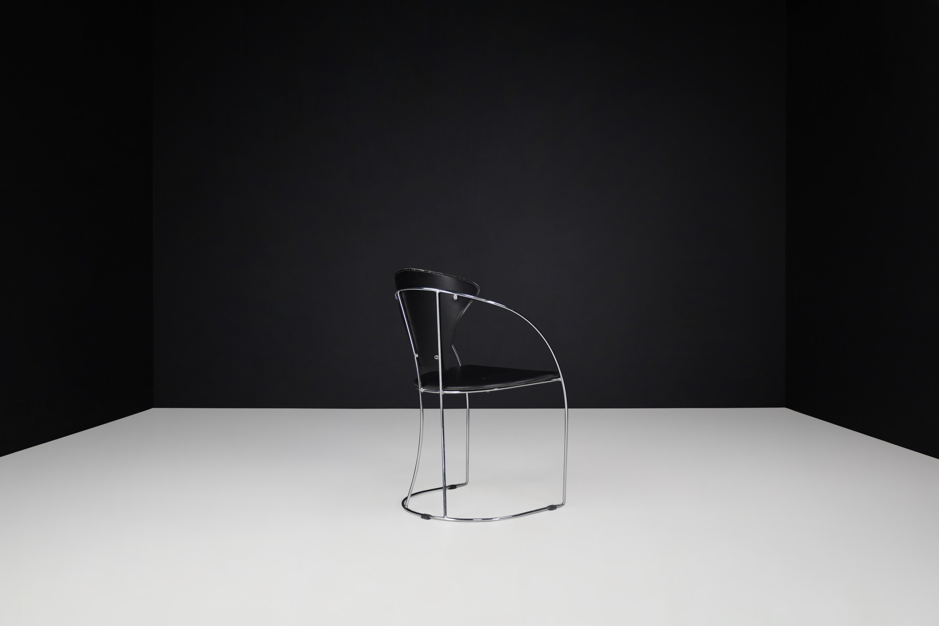 Modern Armchairs in black leather By Arrben, Italy 1980s Late-20th century