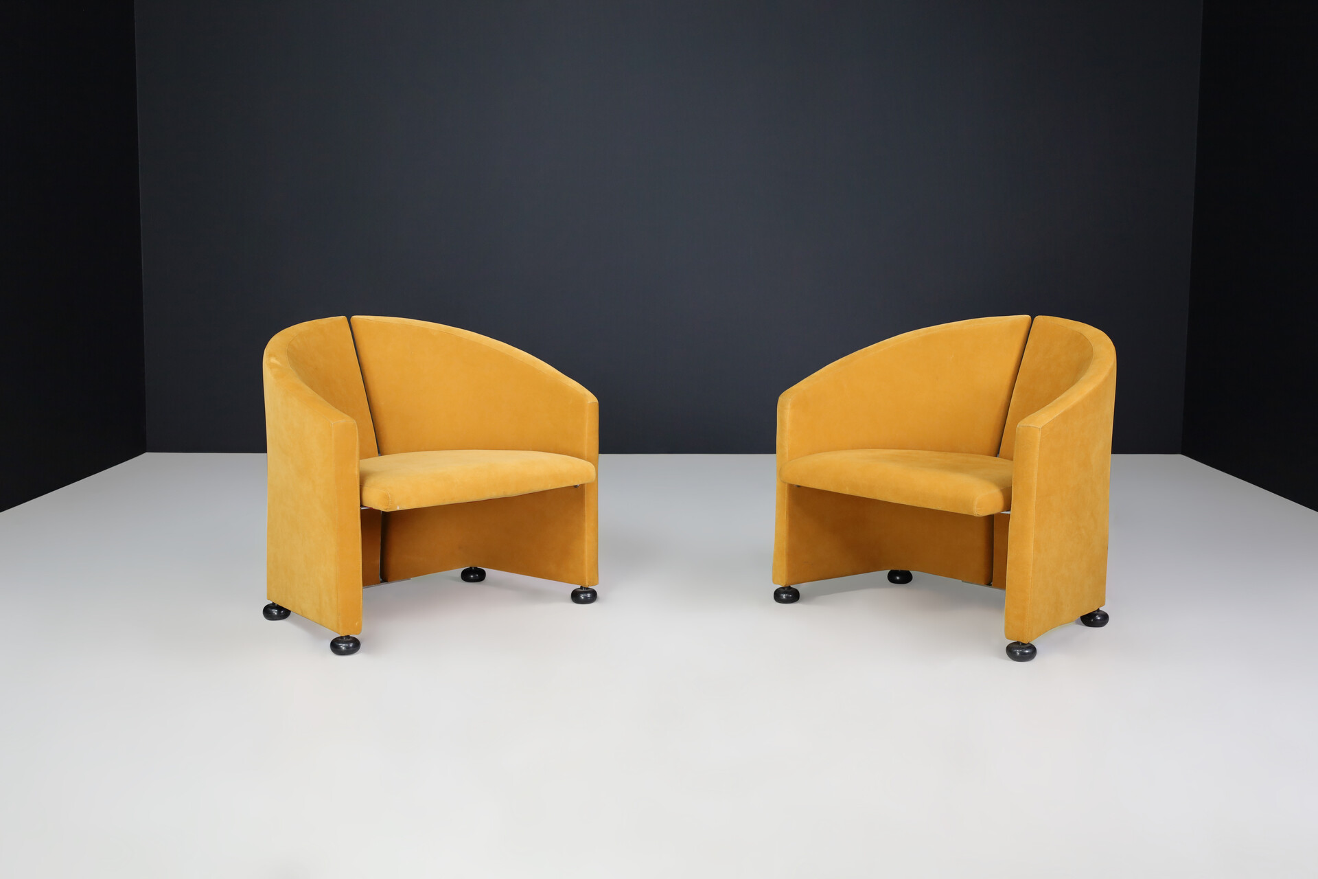 Modern Armchairs in original fabric by Saporiti , Italy 1970s Late-20th century