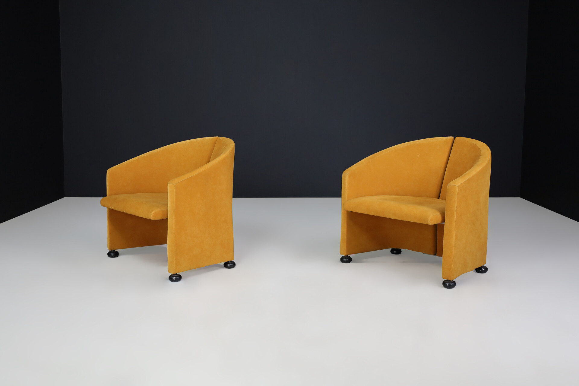 Modern Armchairs in original fabric by Saporiti , Italy 1970s Late-20th century