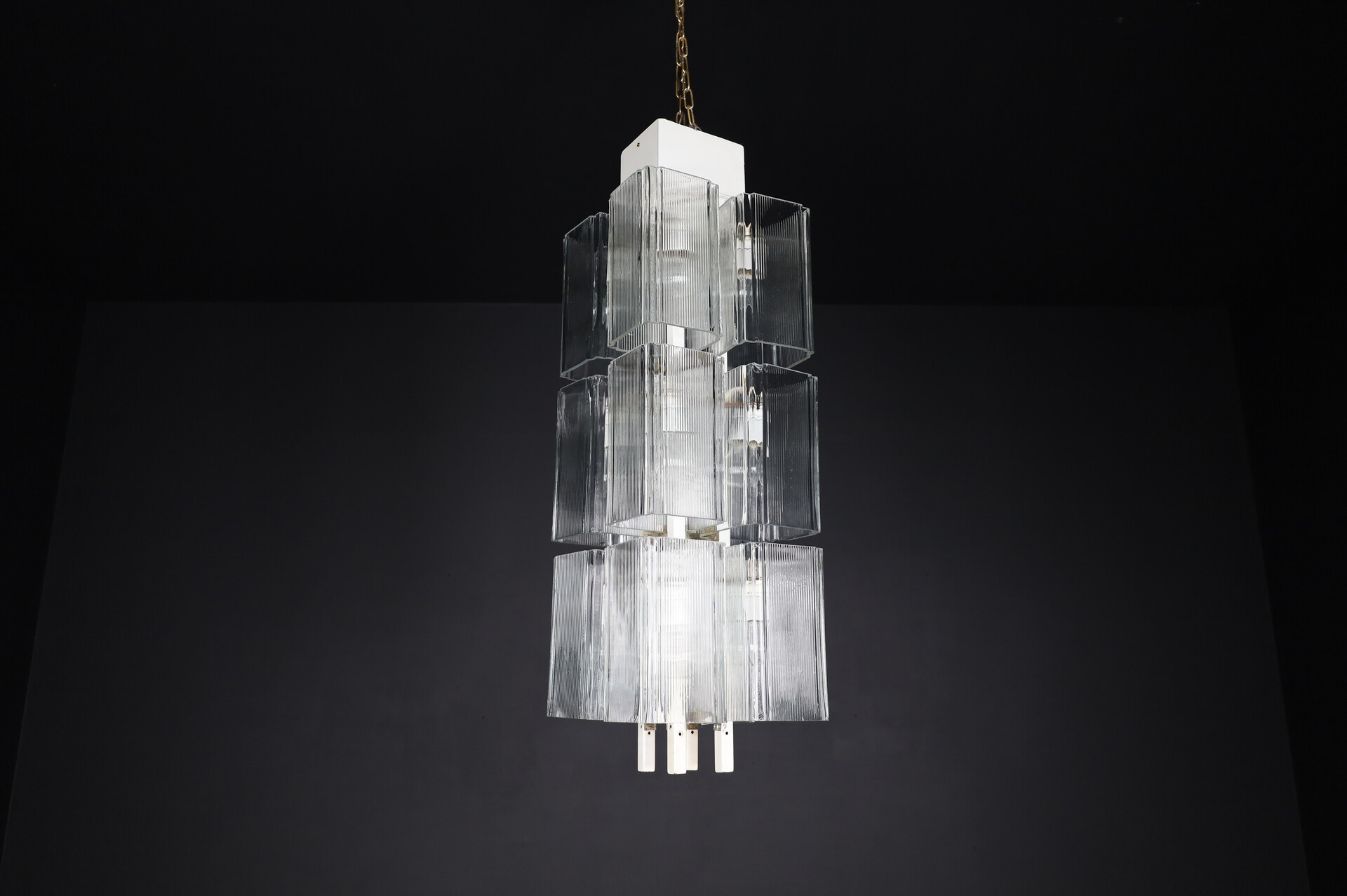 Modern Chandelier in white painted metal and glass, Germany in the 1970s. Late-20th century