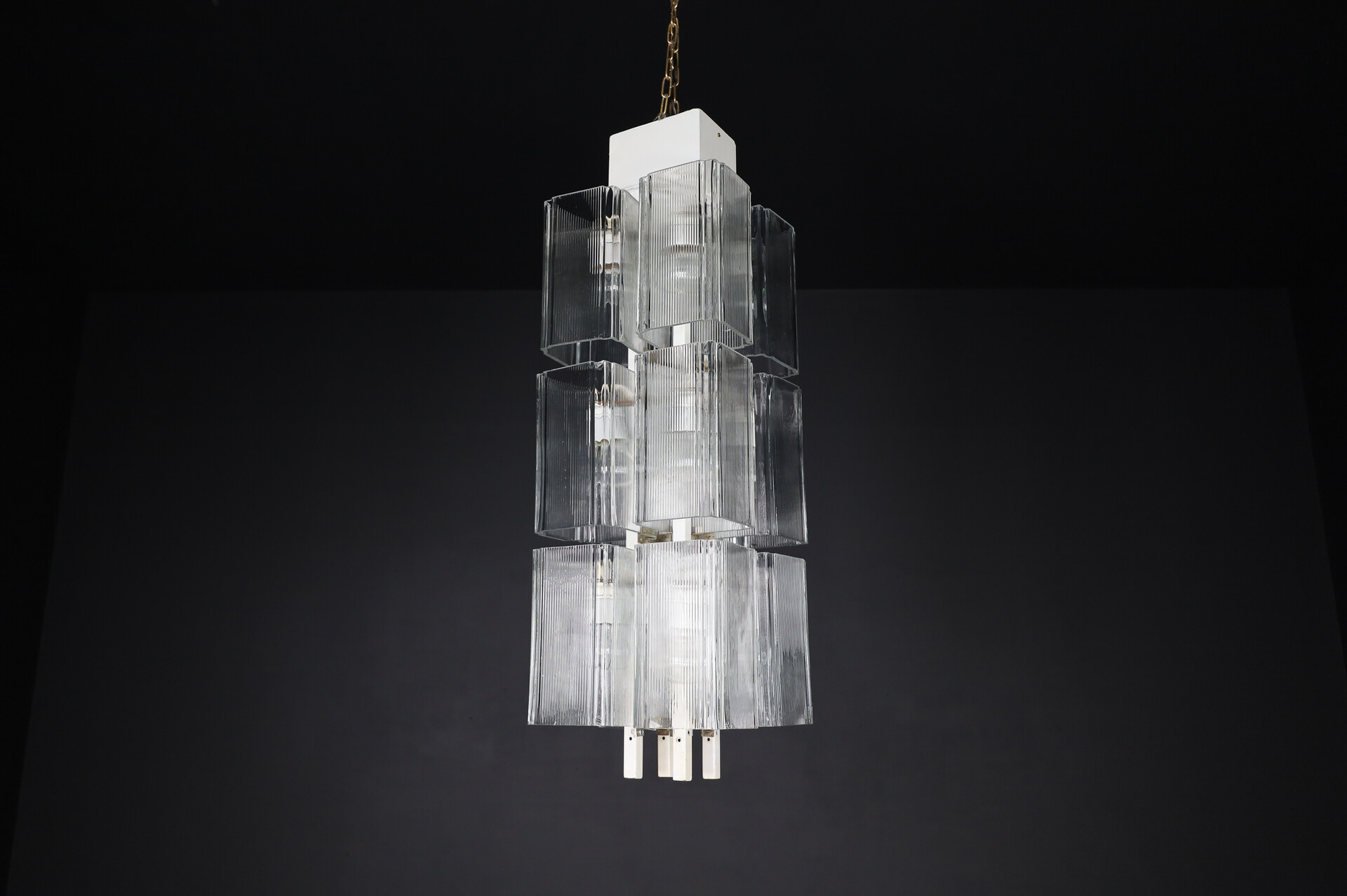 Modern Chandelier in white painted metal and glass, Germany in the 1970s. Late-20th century