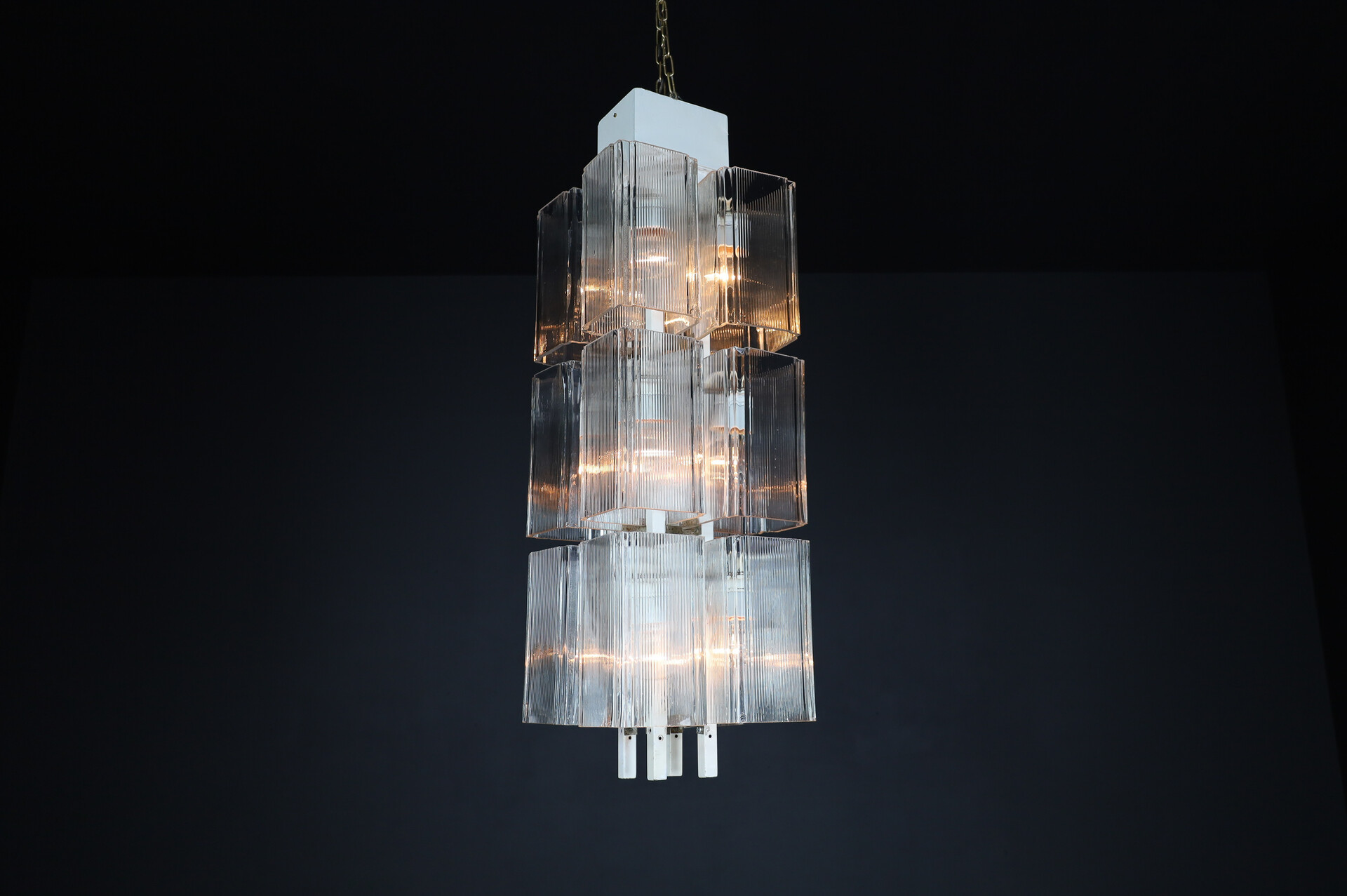 Modern Chandelier in white painted metal and glass, Germany in the 1970s. Late-20th century