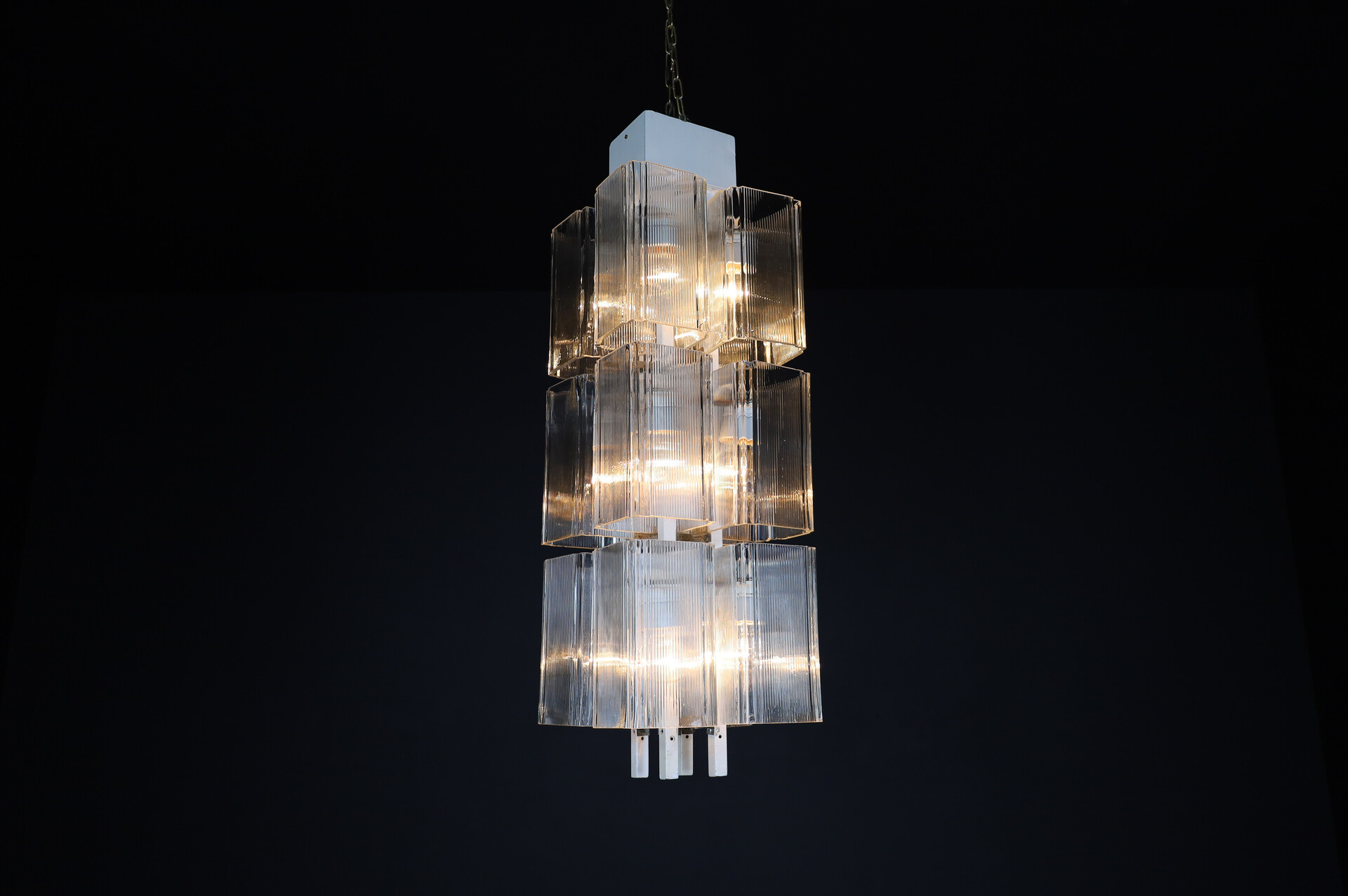Modern Chandelier in white painted metal and glass, Germany in the 1970s. Late-20th century