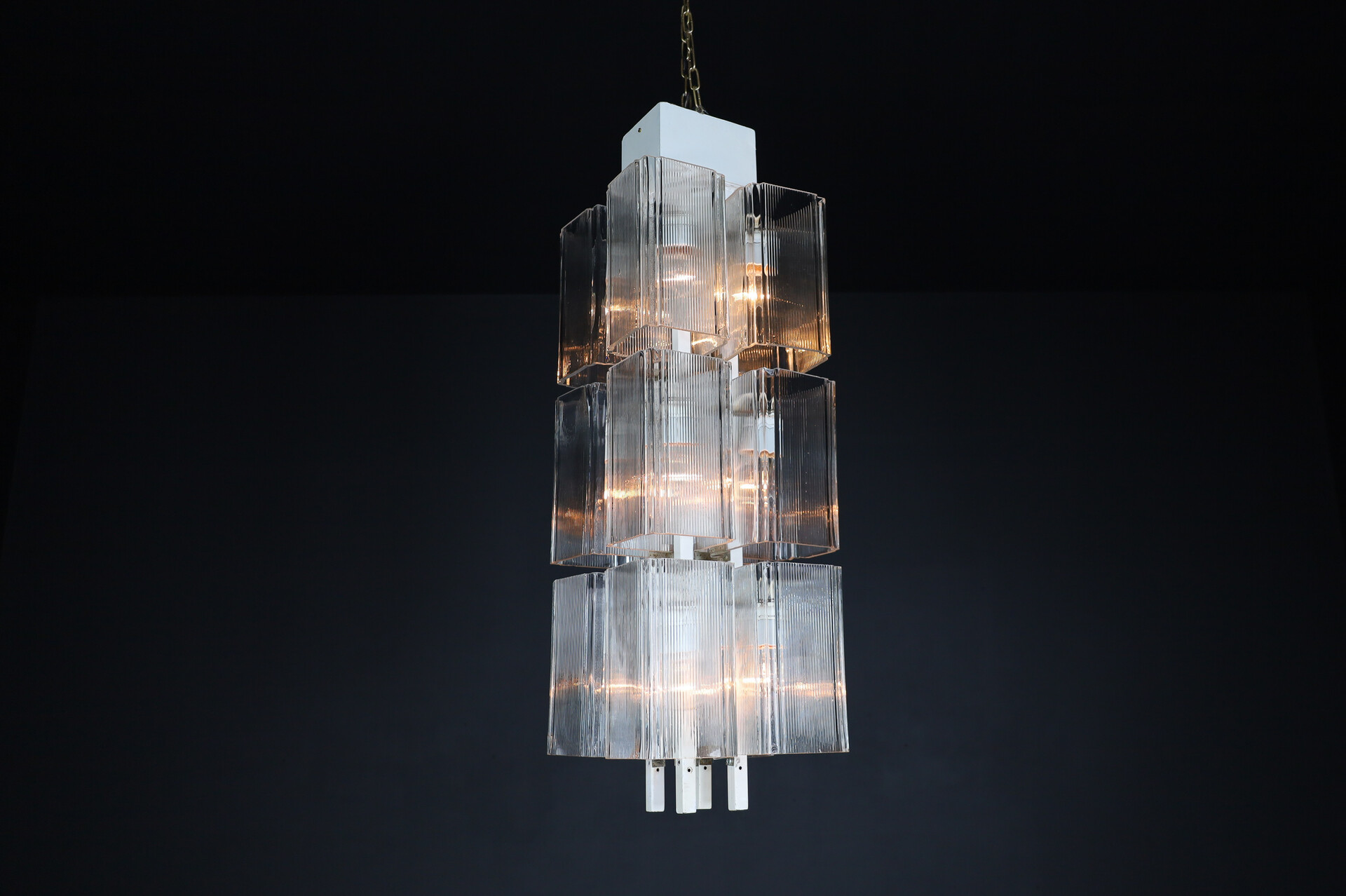 Modern Chandelier in white painted metal and glass, Germany in the 1970s. Late-20th century