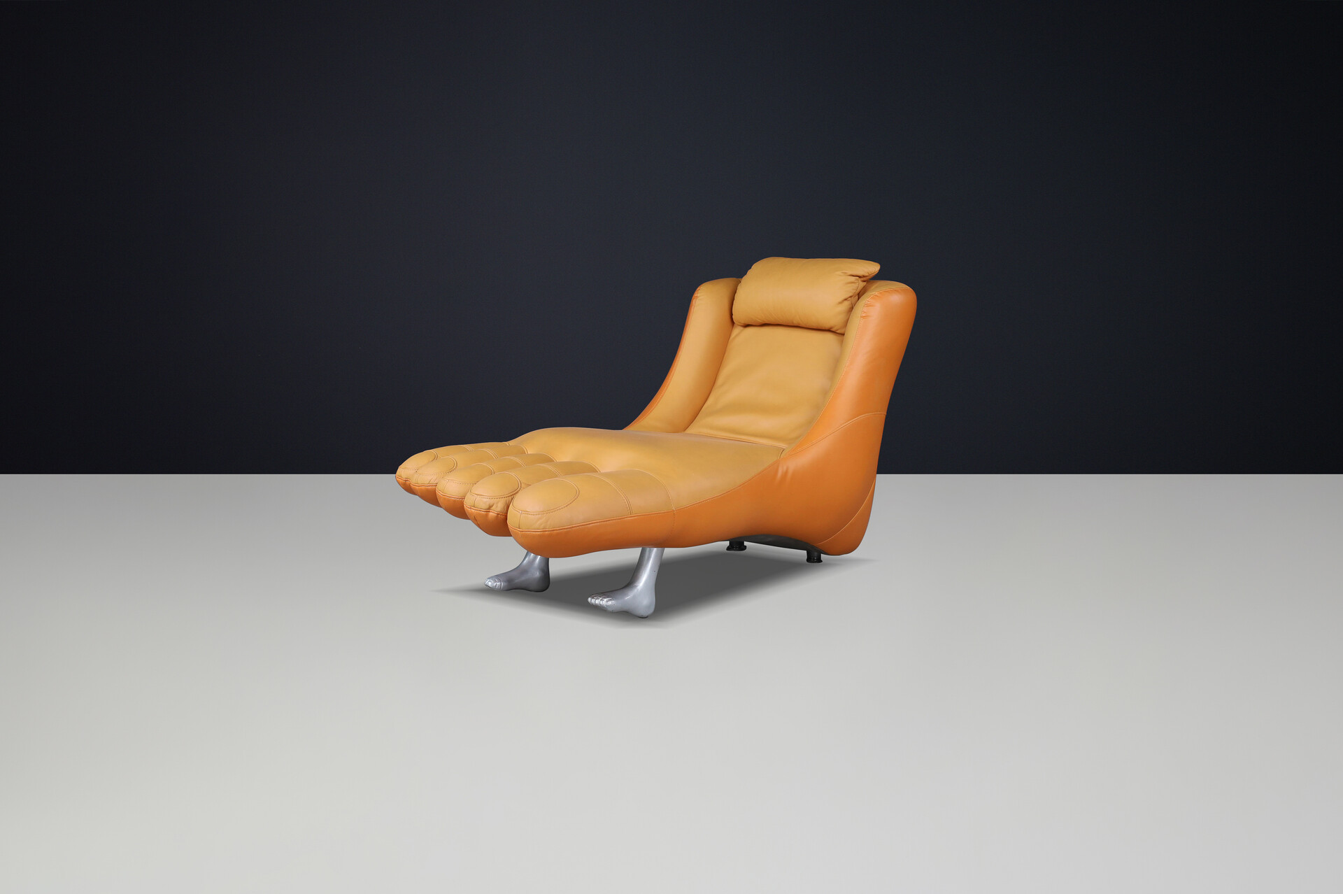 Modern Foot-Shaped Lounge Chair in brown-cognac Leathe, The netherlands 1990 Late-20th century