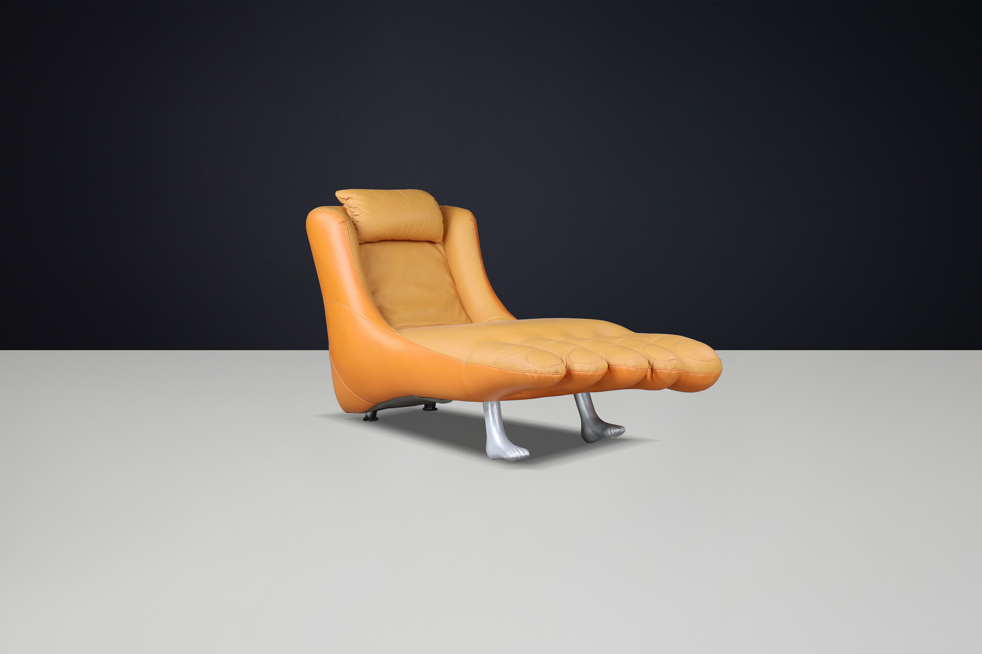 Modern Foot-Shaped Lounge Chair in brown-cognac Leathe, The netherlands 1990 Late-20th century