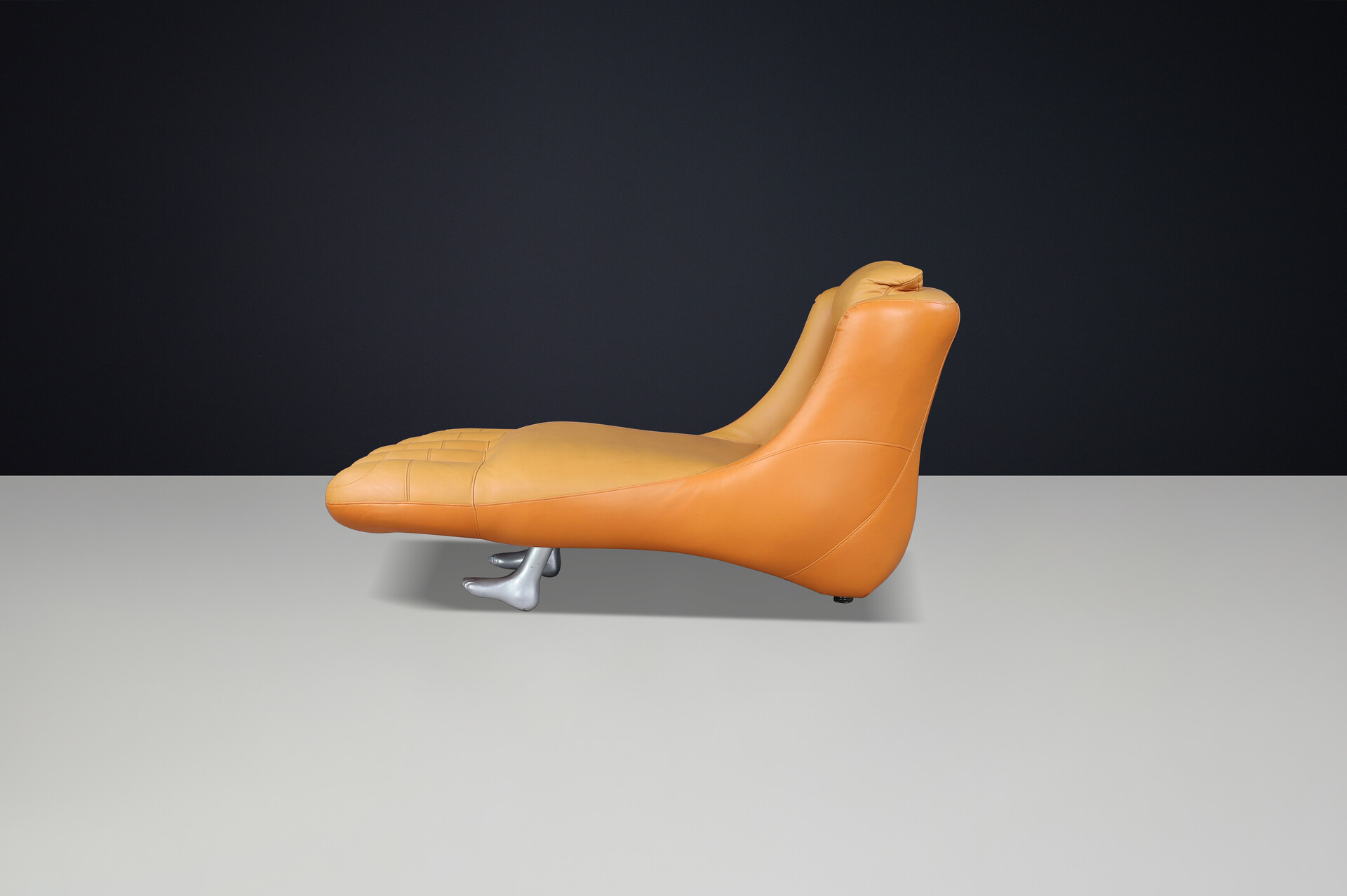 Modern Foot-Shaped Lounge Chair in brown-cognac Leathe, The netherlands 1990 Late-20th century