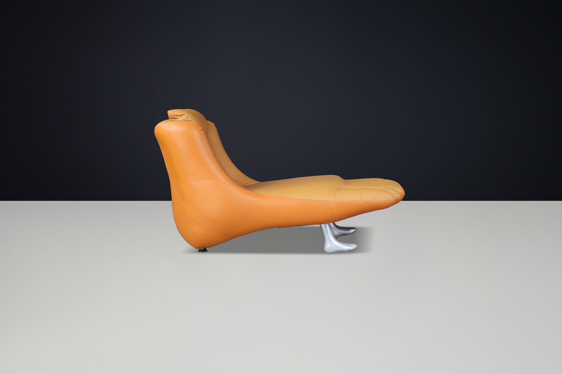 Modern Foot-Shaped Lounge Chair in brown-cognac Leathe, The netherlands 1990 Late-20th century