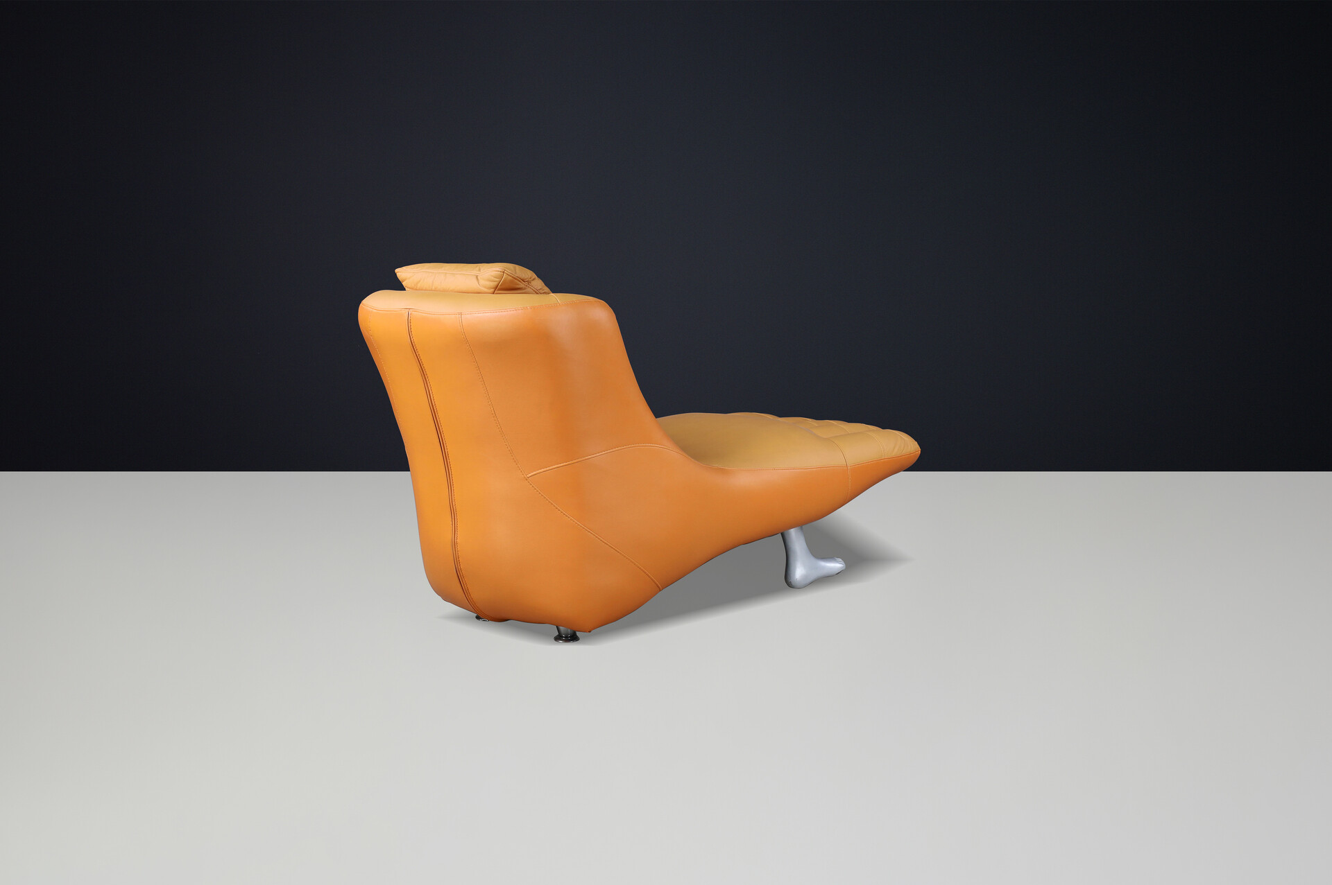 Modern Foot-Shaped Lounge Chair in brown-cognac Leathe, The netherlands 1990 Late-20th century