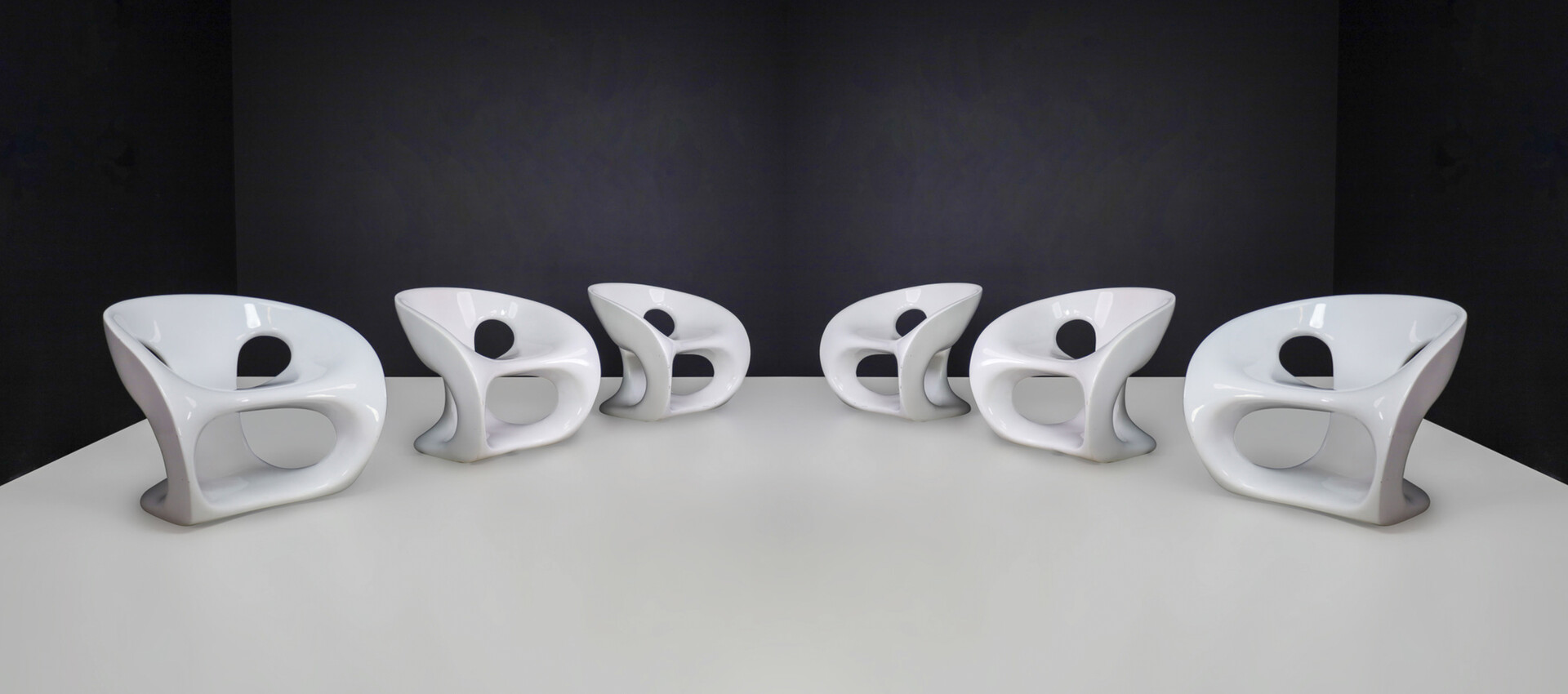 Modern Kundalini Hara White Lacquered Fiberglass Outdoor Sculptural Chairs by Gurioli, 2002 21 th century
