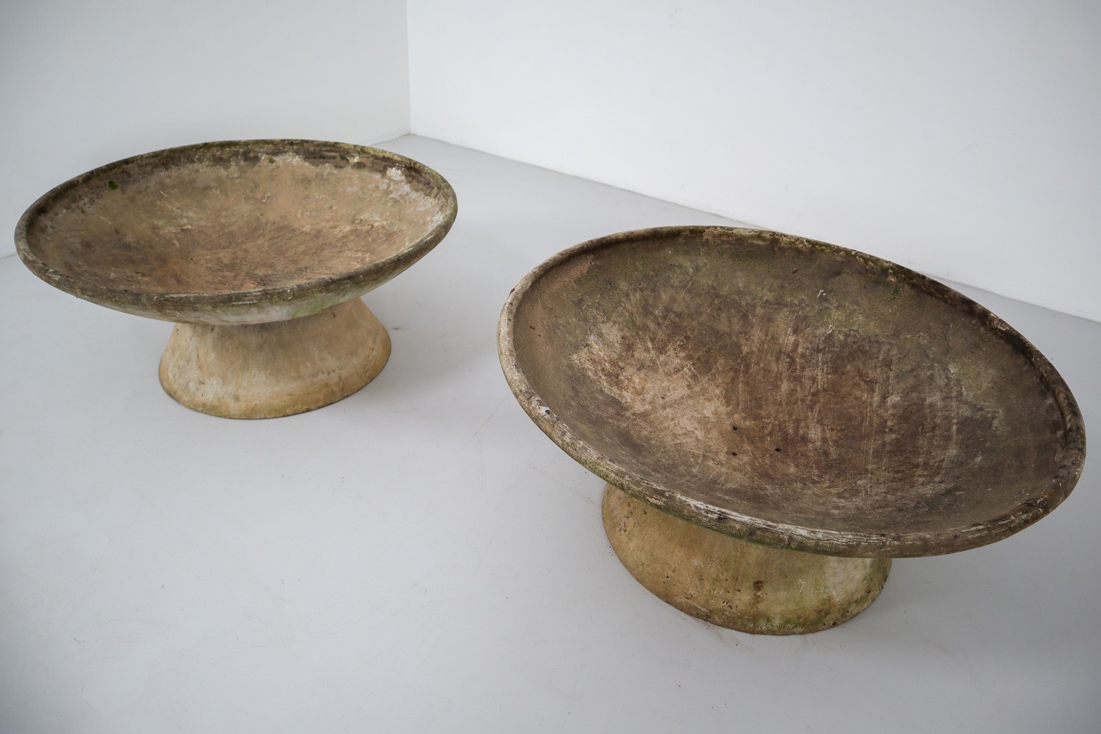 Modern Pair of Willy Guhl Vasque Planters xl size Mid-20th century